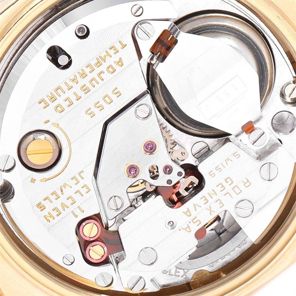 Close-up view of Rolex President 19018 Men
s Yellow Gold Black Dial 19018 Men
s Yellow Gold Black Dial model watch
s internal movement, displaying gears and intricate parts.