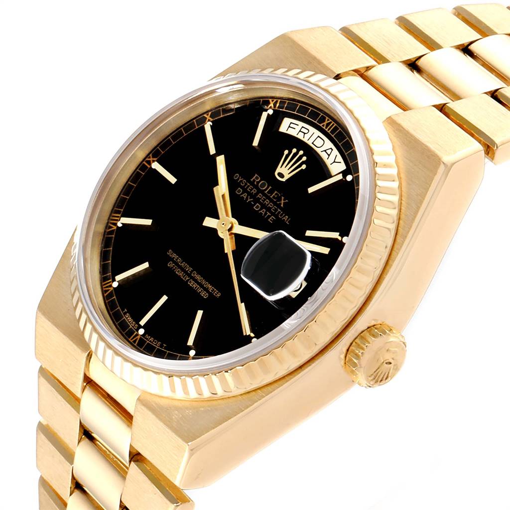 This image shows a close-up angled view of the Rolex President 19018 Men
s Yellow Gold Black Dial 19018 Men
s Yellow Gold Black Dial watch, showcasing the gold bezel, black dial, bracelet, and crown.