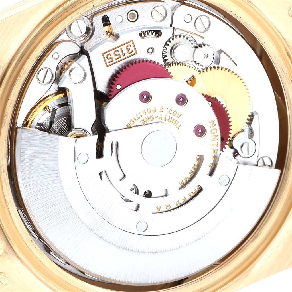 This image shows the internal movement mechanism of the Rolex President 18238 Men
s Yellow Gold Beige Dial 18238 Men
s Yellow Gold Beige Dial model watch from a top-down angle.