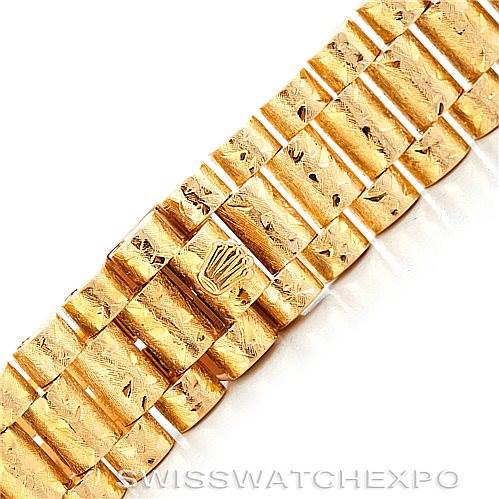 This image shows a close-up angle of the gold bracelet from a Rolex President 18038 Men
s Yellow Gold Silver Dial 18038 Men
s Yellow Gold Silver Dial model watch.