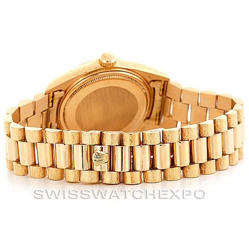 This image shows the back view of a Rolex President 1803 Men
s Yellow Gold Champagne Dial 1803 Men
s Yellow Gold Champagne Dial watch, featuring its case back and the signature gold bracelet.