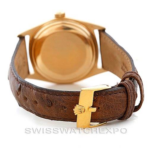 The image shows the back case and strap of a Rolex President 1803 Men
s Yellow Gold Champagne Dial 1803 Men
s Yellow Gold Champagne Dial model watch, highlighting the gold buckle with the Rolex logo.