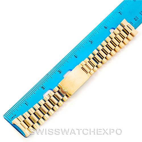 This image shows a gold bracelet of a Rolex President 1803 Men
s Yellow Gold Champagne Dial 1803 Men
s Yellow Gold Champagne Dial watch model placed next to a ruler for measurement.
