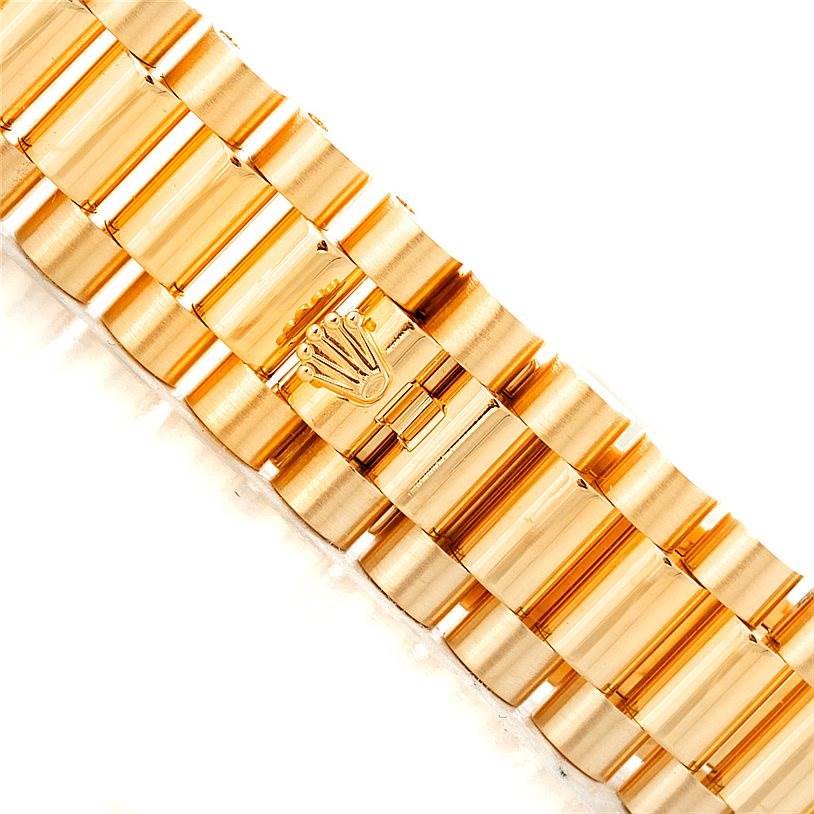 This image shows a close-up of the gold bracelet of a Rolex President 118238 Men's Yellow Gold Beige Dial 118238 Men's Yellow Gold Beige Dial model watch.