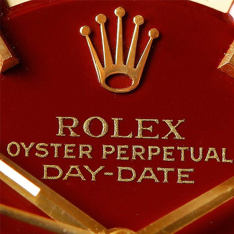 The image shows a close-up of the dial and hands of a Rolex President 18038 Men
s Yellow Gold Champagne Dial 18038 Men
s Yellow Gold Champagne Dial model Oyster Perpetual Day-Date watch.
