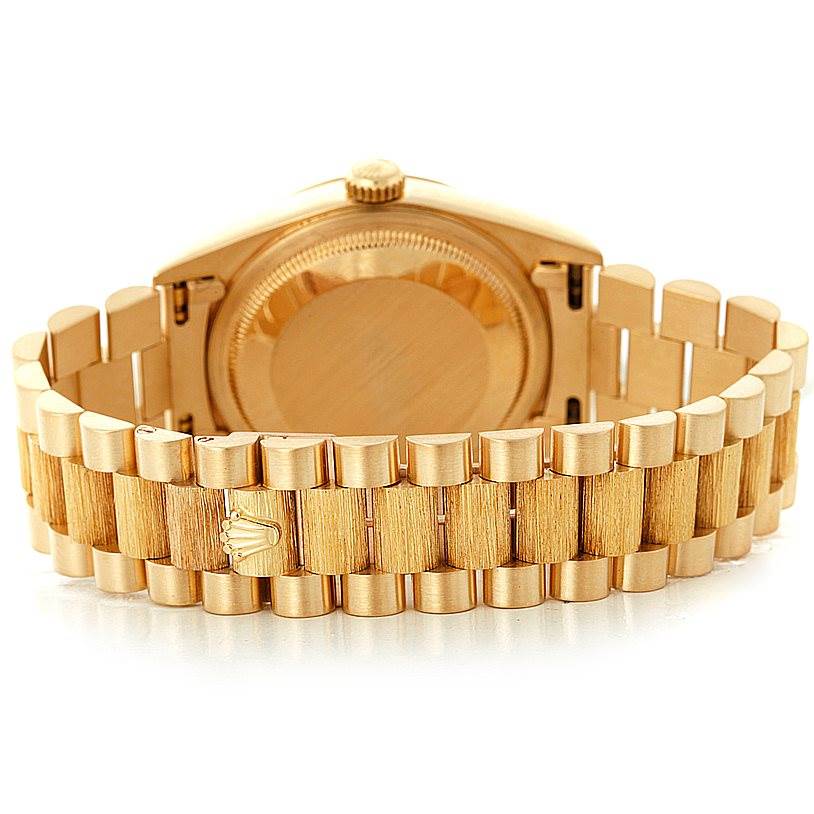 This image shows the back and bracelet of a Rolex President 18248 Men
s Yellow Gold Champagne Dial 18248 Men
s Yellow Gold Champagne Dial model watch, highlighting the clasp with the Rolex logo.