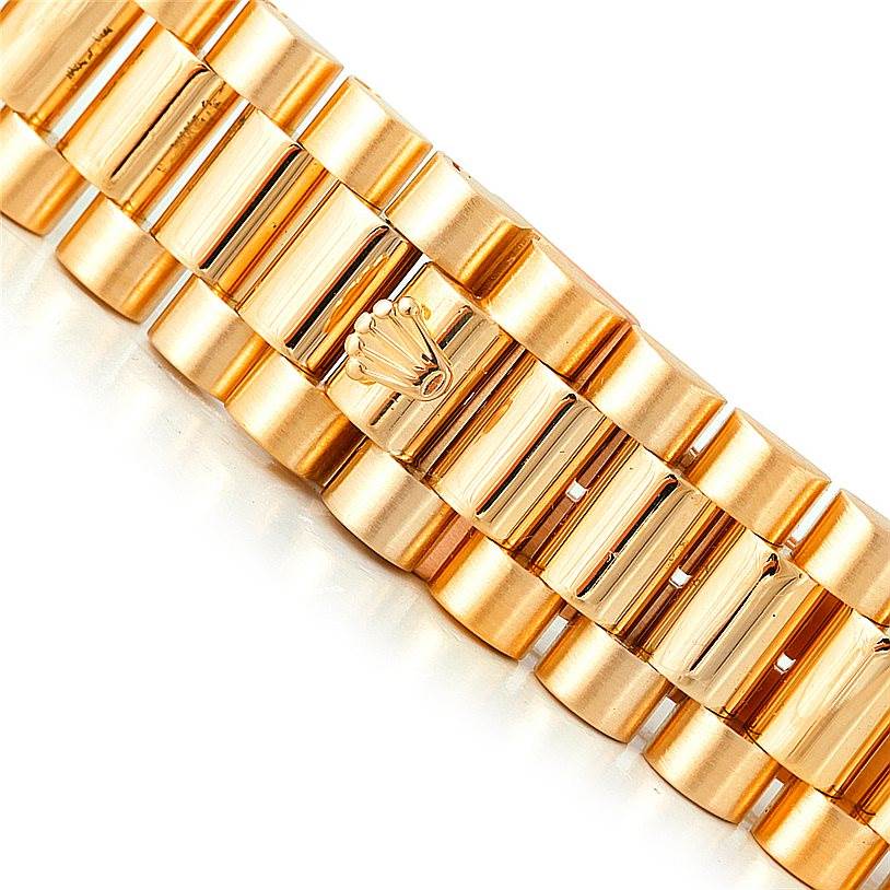 This image shows a close-up of the gold bracelet of a Rolex President 18238 Men
s Yellow Gold Champagne Dial 18238 Men
s Yellow Gold Champagne Dial model watch, featuring the Rolex crown logo.