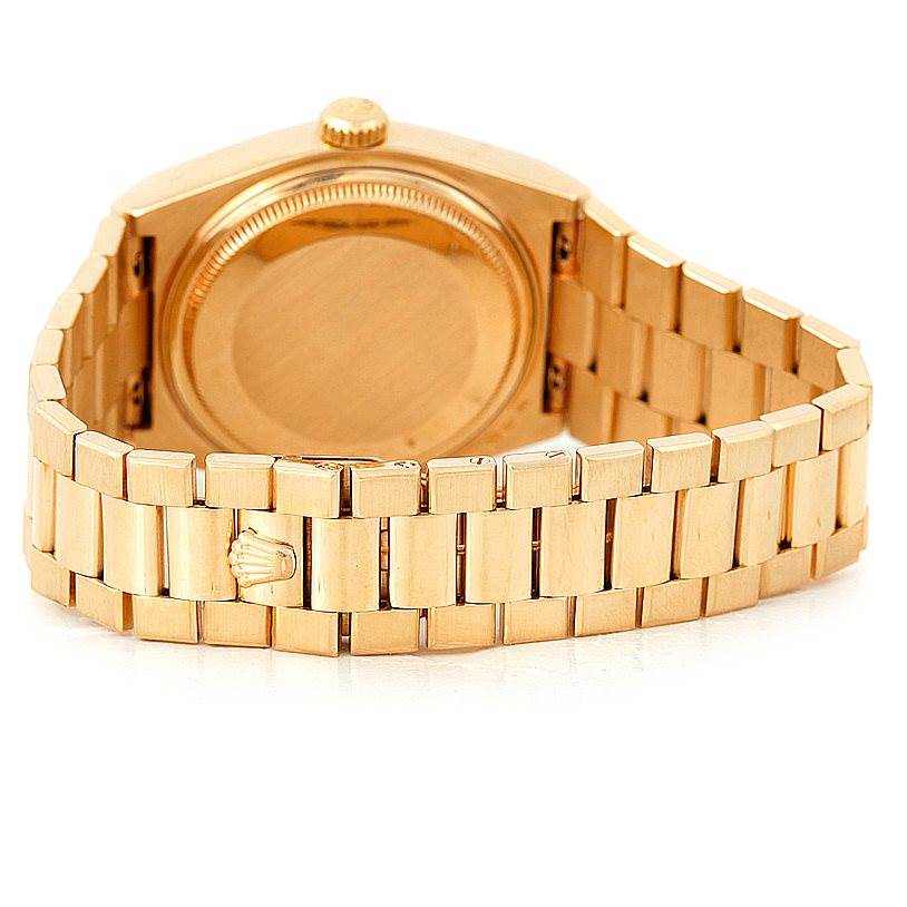 The image shows the back case and bracelet of a Rolex President 19000 Men
s Yellow Gold Champagne Dial 19000 Men
s Yellow Gold Champagne Dial model watch in gold, viewed from the rear.