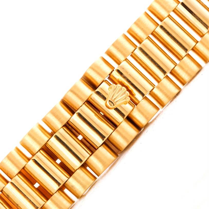 This close-up image shows the gold bracelet links of a Rolex President 18038 Men
s Yellow Gold Champagne Dial 18038 Men
s Yellow Gold Champagne Dial model watch.