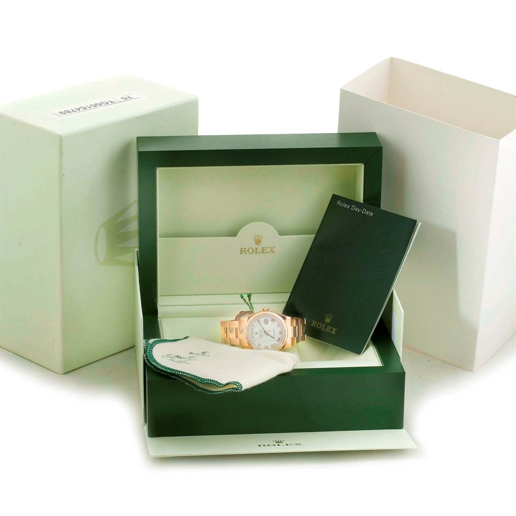 The image shows a Rolex President 118235 Men's Rose Gold White Dial 118235 Men's Rose Gold White Dial model watch with its open box, booklet, and cleaning cloth.