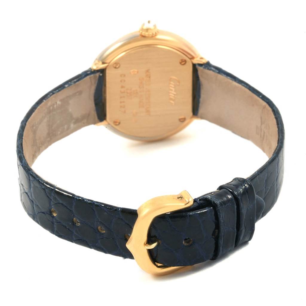 This image shows the back case and strap of the Cartier Trinity W200246 Women
s Yellow Gold Beige Dial W200246 Women
s Yellow Gold Beige Dial model watch, highlighting the blue leather strap and golden buckle.