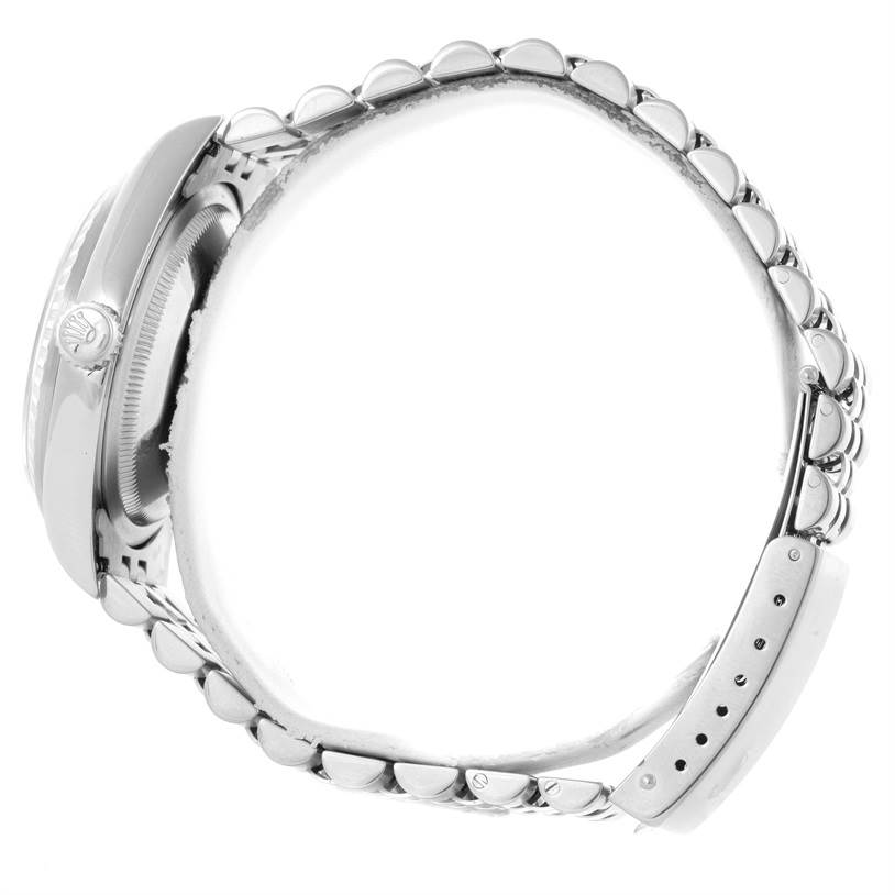 This image shows the side view of a Rolex Datejust 16220 Men
s Stainless Steel Black Dial 16220 Men
s Stainless Steel Black Dial watch focusing on the case and bracelet.