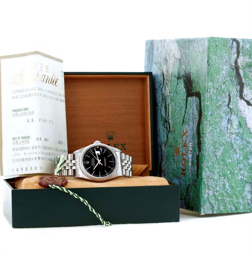 This image shows a Rolex Datejust 16220 Men
s Stainless Steel Black Dial 16220 Men
s Stainless Steel Black Dial watch centered in its box with accessories, viewed from the front.