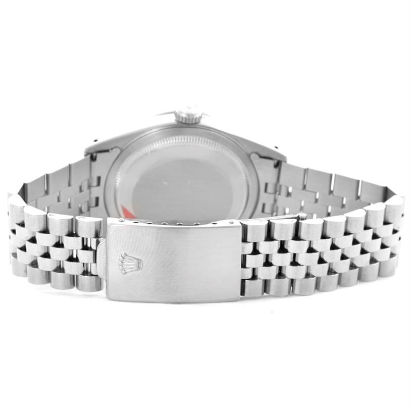 This image shows the back side and metal bracelet of the Rolex Datejust 16220 Men
s Stainless Steel White Dial 16220 Men
s Stainless Steel White Dial watch, including the clasp with the Rolex logo.