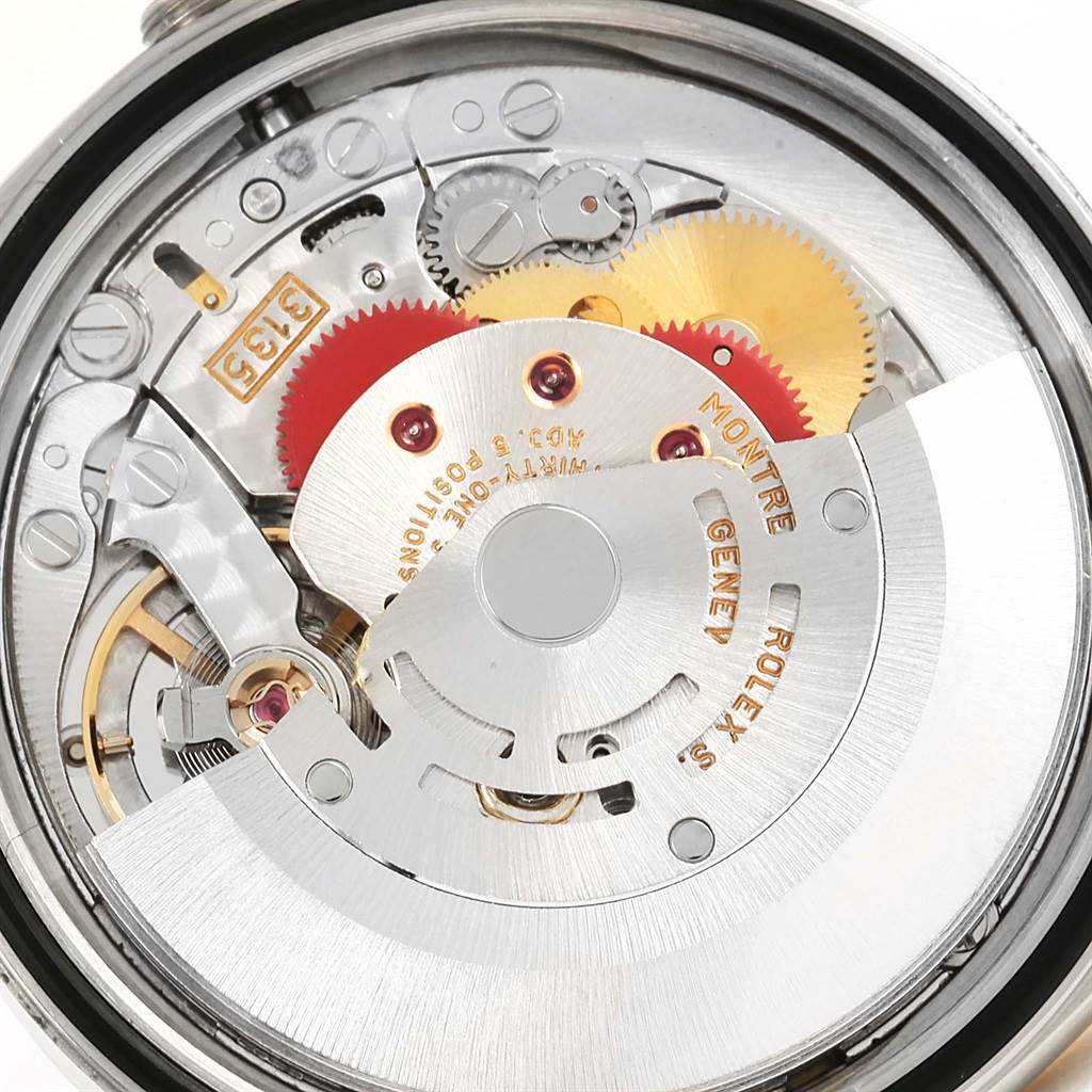 This image shows the movement mechanism of a Rolex Datejust 16233 Men
s Steel and Gold (two tone) Champagne Dial 16233 Men
s Steel and Gold (two tone) Champagne Dial watch from a close-up view.