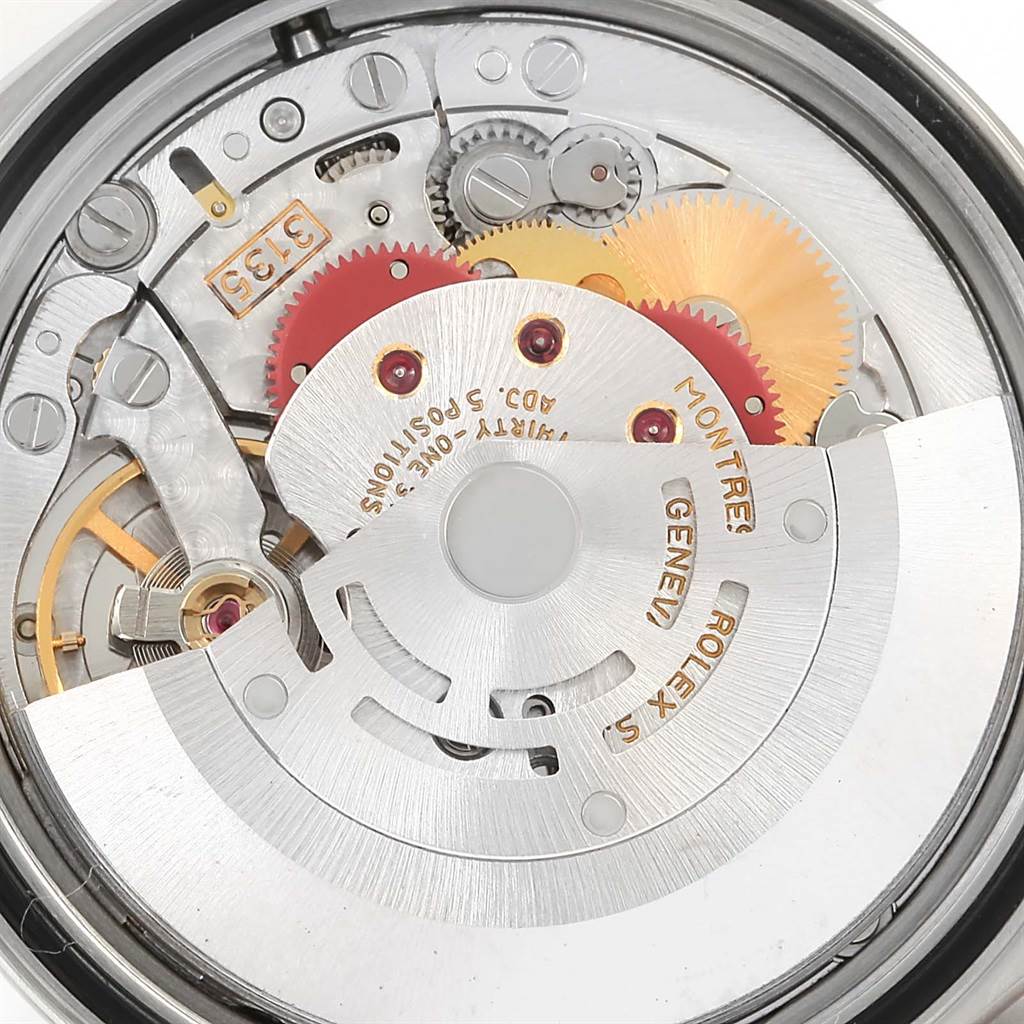 This image shows the internal movement mechanism of a Rolex Datejust 16220 Men
s Stainless Steel Silver Dial 16220 Men
s Stainless Steel Silver Dial watch from a close-up top view.