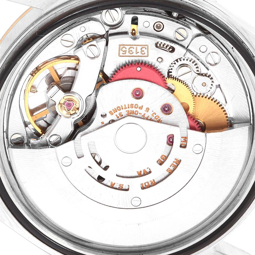 This image shows the inner mechanism of a Rolex Datejust 16233 Men
s Steel and Gold (two tone) Champagne Dial 16233 Men
s Steel and Gold (two tone) Champagne Dial watch, focusing on the movement components.