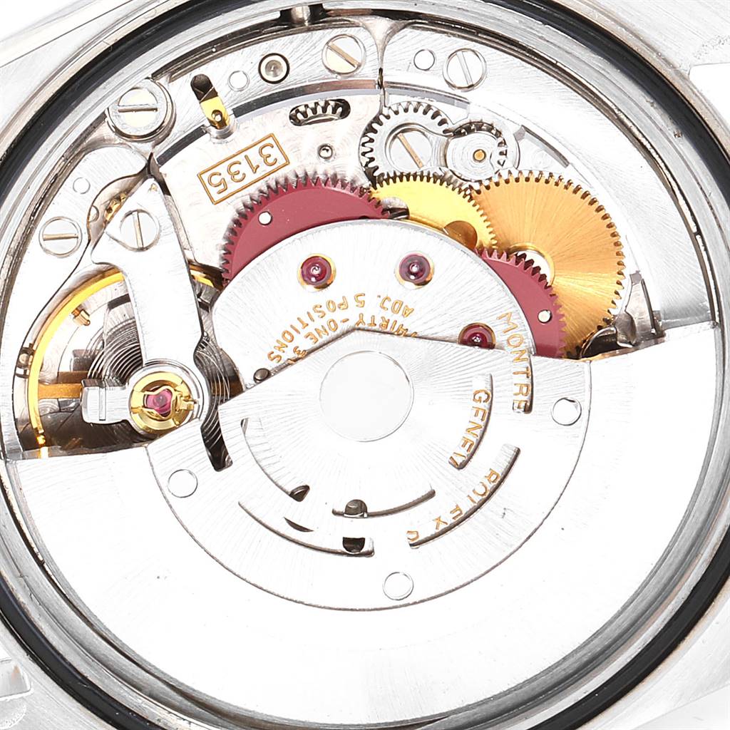 This image shows the internal movement and mechanism of the Rolex Datejust 16233 Men
s Steel and Gold (two tone) Champagne Dial 16233 Men
s Steel and Gold (two tone) Champagne Dial watch from a close-up angle.