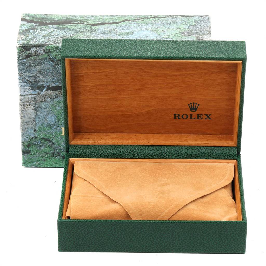 The image shows a green Rolex box and a suede pouch inside, designed for the Datejust model.