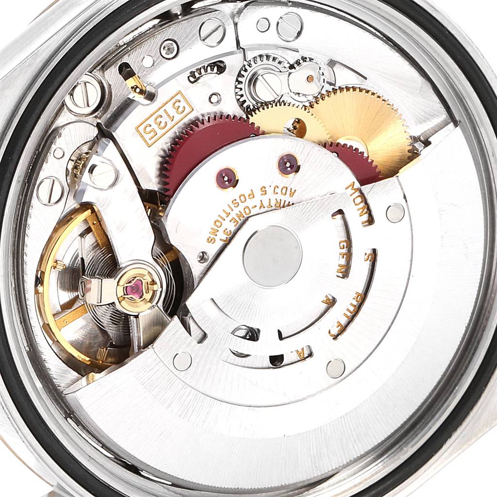 This image shows the internal movement mechanism of the Rolex Datejust 16233 Men
s Steel and Gold (two tone) Champagne Dial 16233 Men
s Steel and Gold (two tone) Champagne Dial watch from a close-up angle.
