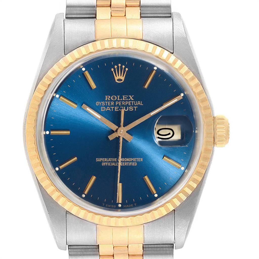 This image shows a front view of the Rolex Datejust 16233 Men
s Steel and Gold (two tone) Blue Dial 16233 Men
s Steel and Gold (two tone) Blue Dial watch, highlighting the blue dial, gold bezel, and two-tone bracelet.