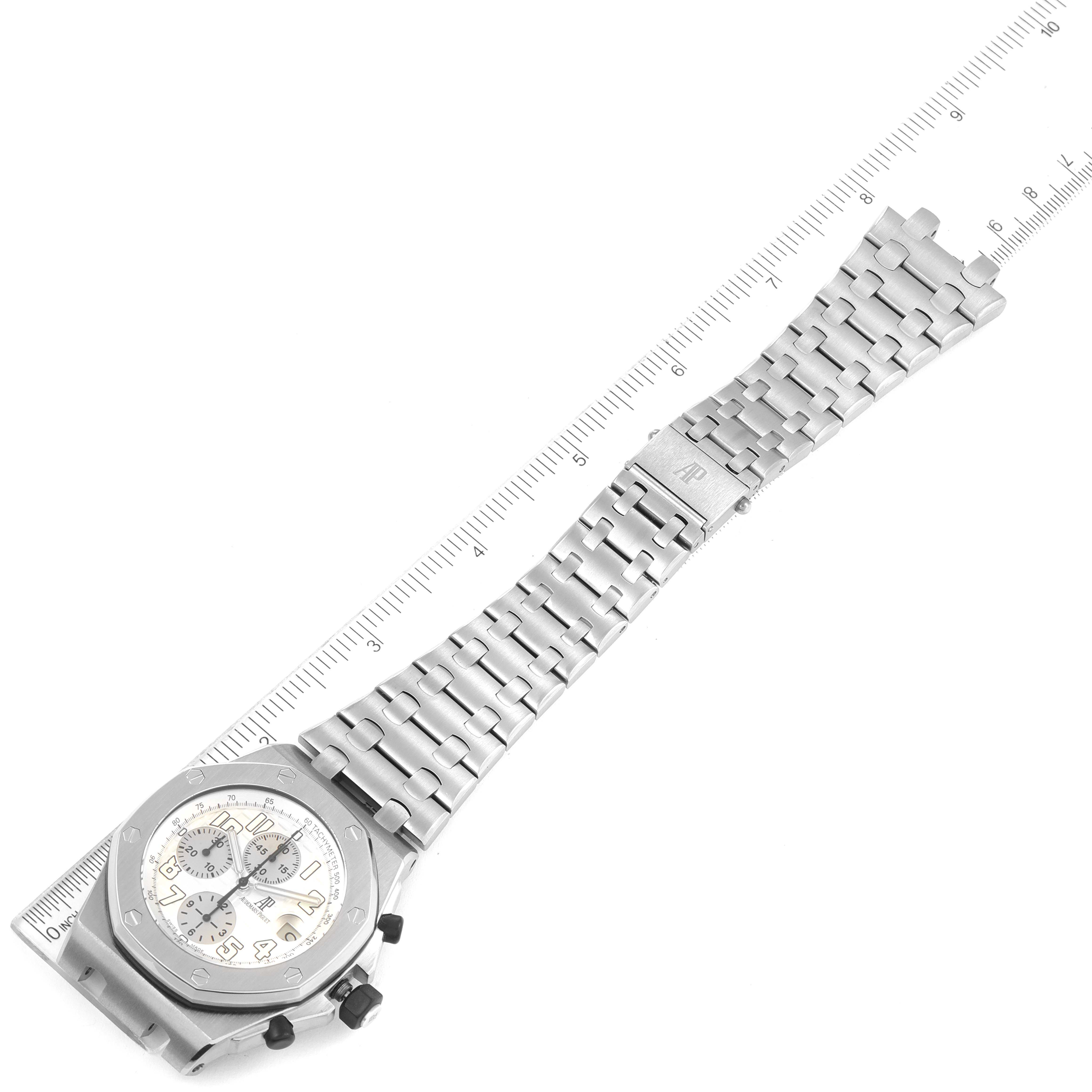 The image shows a top-down view of a Royal Oak Offshore watch by Audemars Piguet, highlighting the bracelet and clasp.