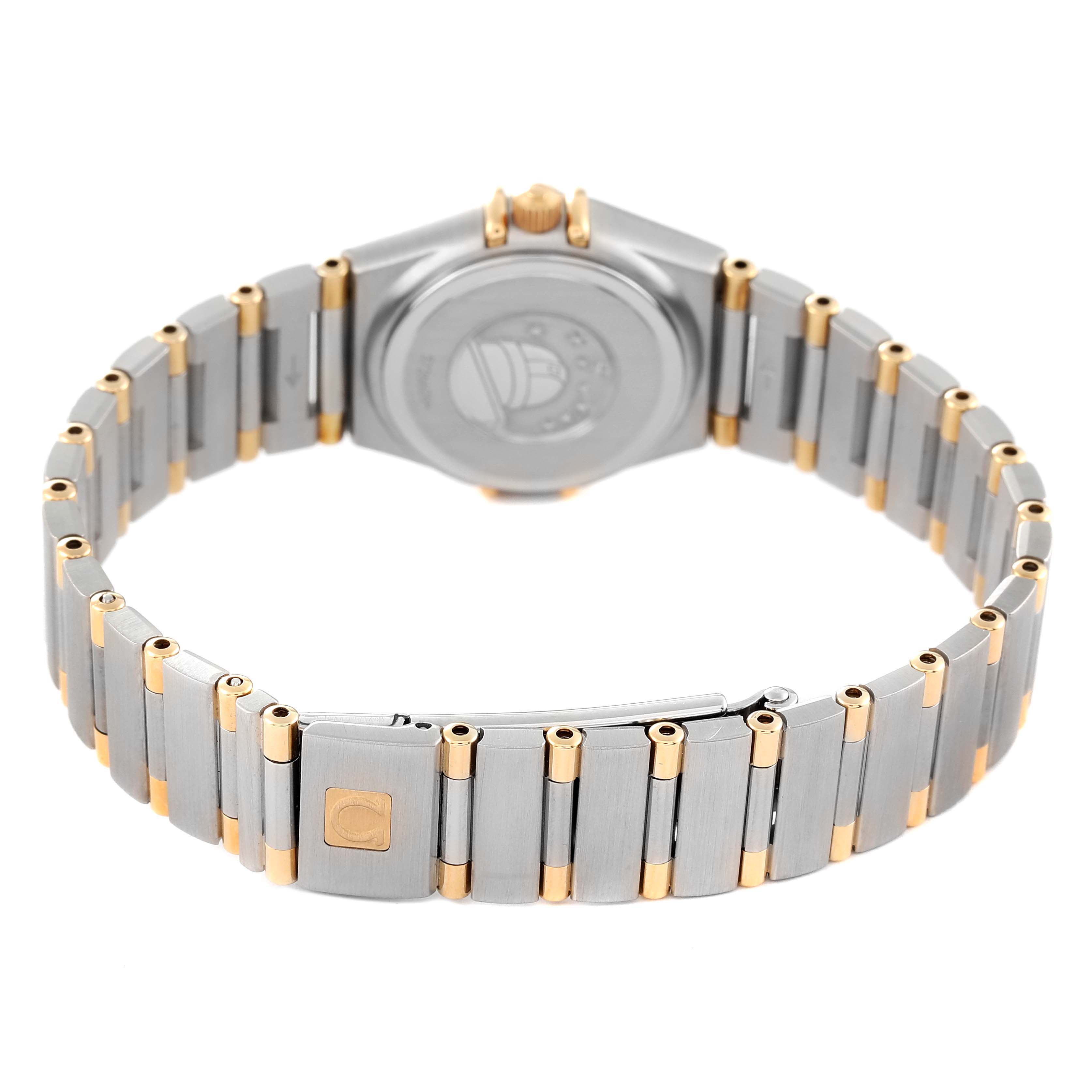 The image shows the back and band of the Omega 1367.75.00 Women
s Steel and Gold (two tone) Mother of Pearl Dial 1367.75.00 Women
s Steel and Gold (two tone) Mother of Pearl Dial Constellation Steel Yellow Gold Diamond Ladies 1367.75.00 watch.