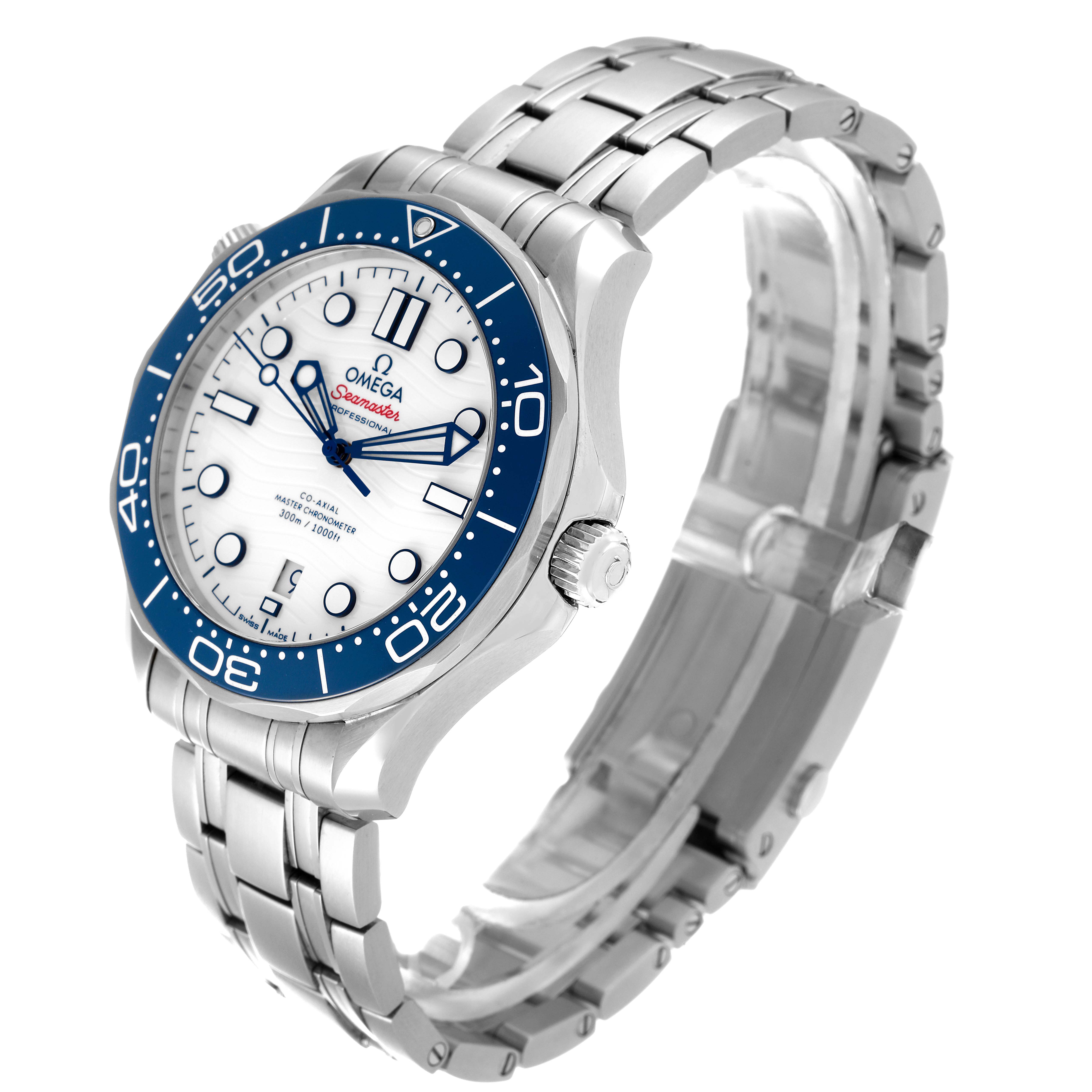 This image shows a side view angle of the Omega Seamaster 522.30.42.20.04.001 Men's Stainless Steel White Dial 522.30.42.20.04.001 Men's Stainless Steel White Dial watch, highlighting its stainless steel bracelet and blue bezel.