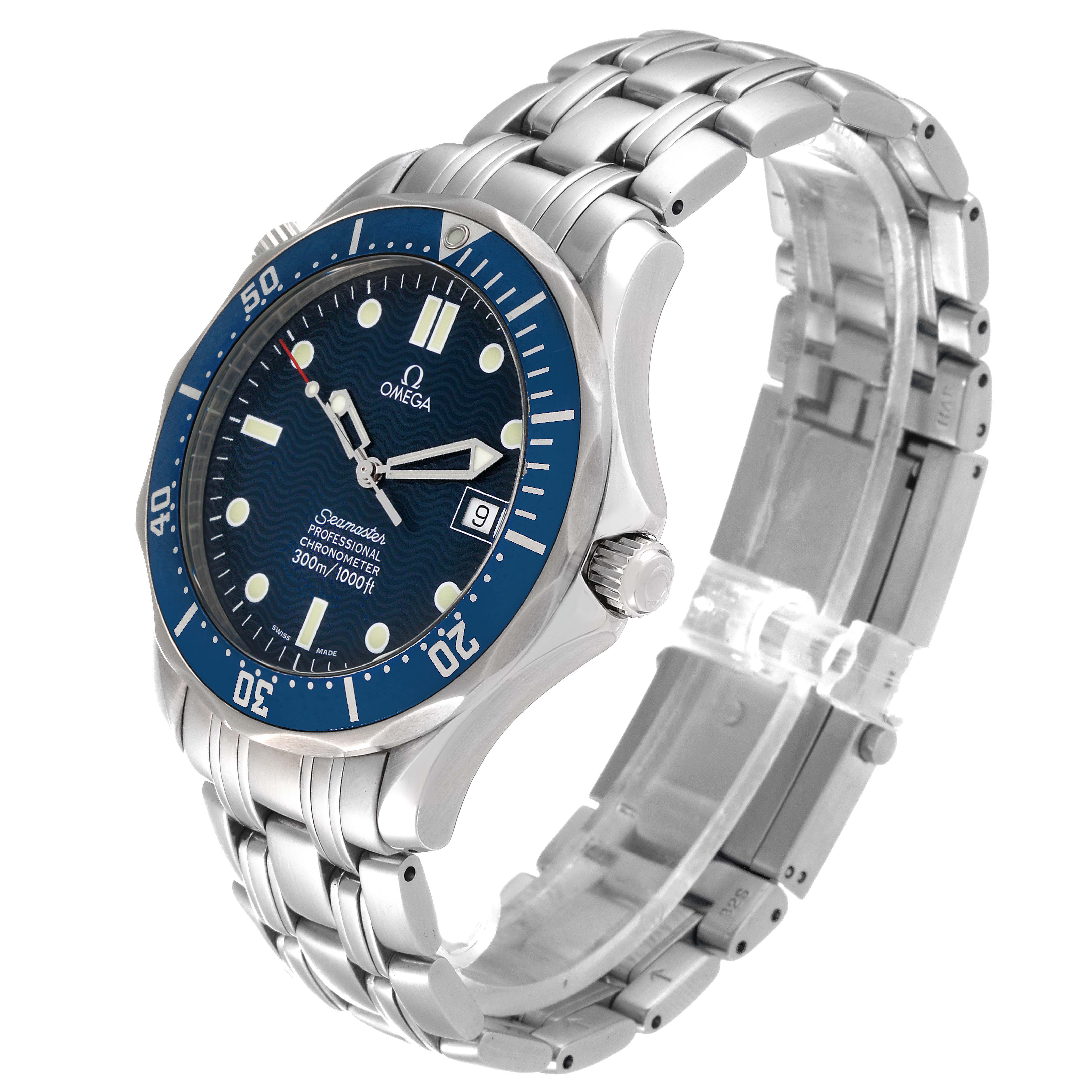 The image shows an angled view of an Omega Seamaster 2531.80.00 Men
s Stainless Steel Blue Dial 2531.80.00 Men
s Stainless Steel Blue Dial watch with a stainless steel bracelet and a blue dial.