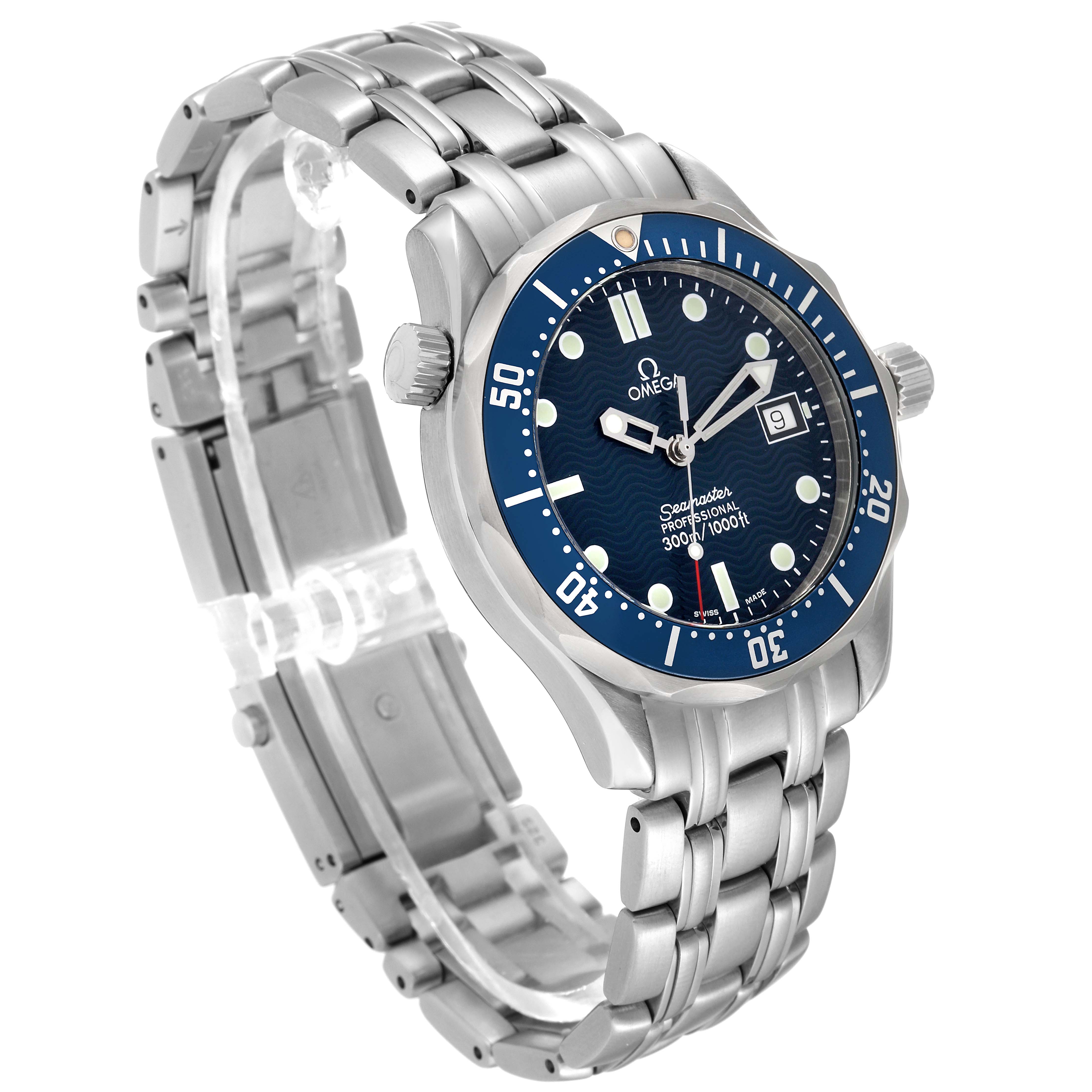 This image shows an angled view of the Omega Seamaster 2561.80.00 Men
s Stainless Steel Blue Dial 2561.80.00 Men
s Stainless Steel Blue Dial watch, detailing the bracelet, bezel, and face with date display.