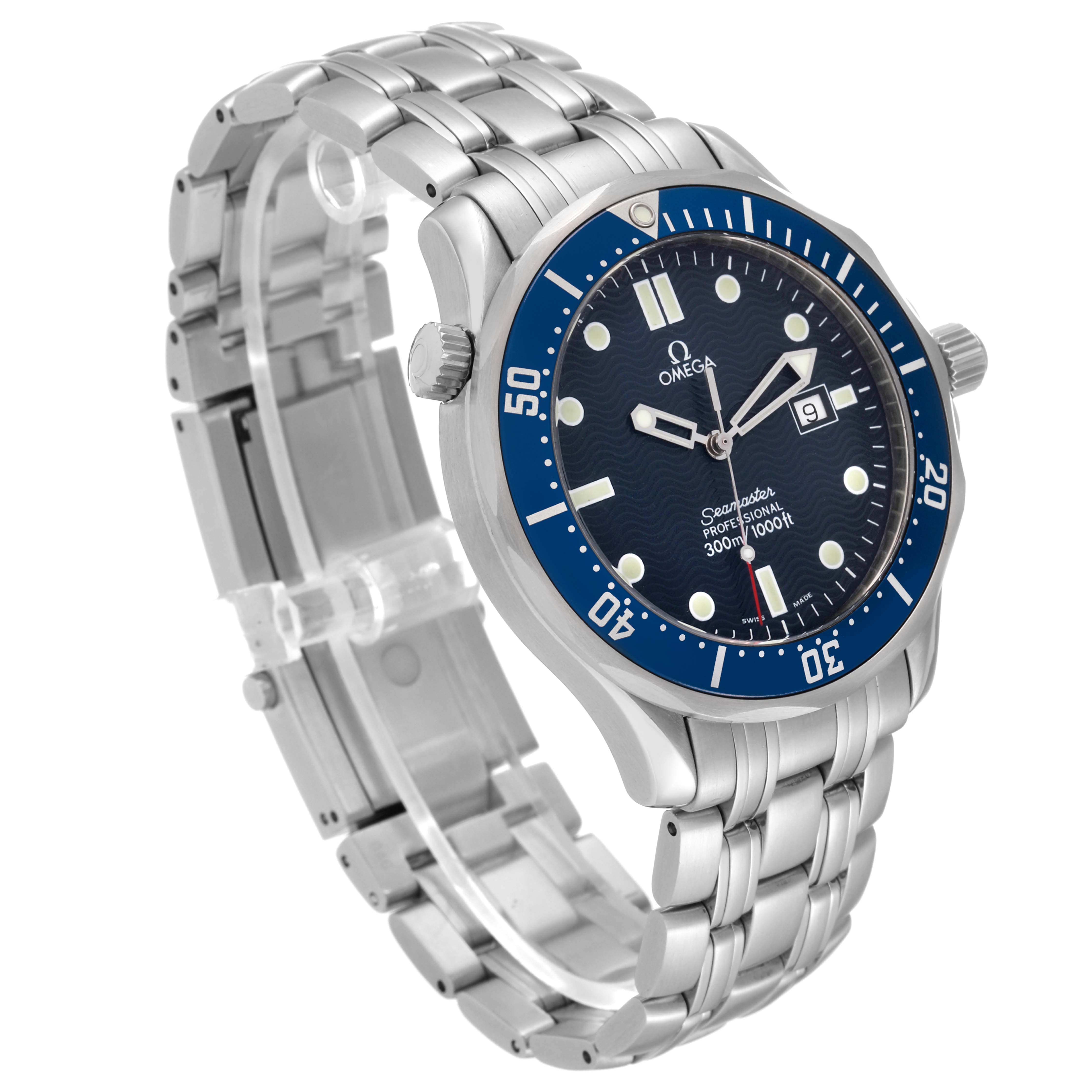 The image shows an angled view of the Omega Seamaster 2541.80.00 Men
s Stainless Steel Blue Dial 2541.80.00 Men
s Stainless Steel Blue Dial watch displaying its dial, bezel, bracelet, and crown.