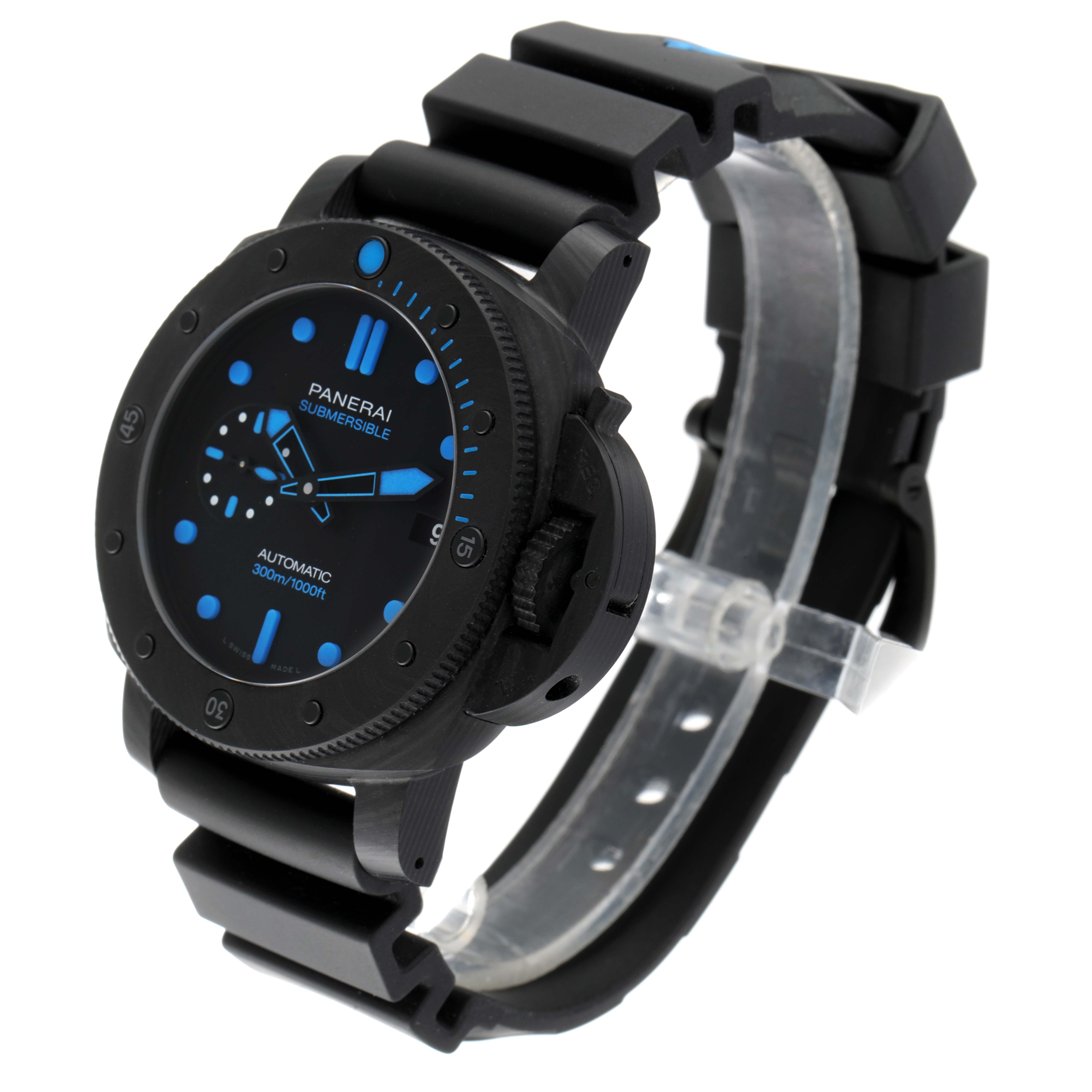 This image shows a Panerai Submersible PAM00960 Men
s Ceramic Black Dial PAM00960 Men
s Ceramic Black Dial watch at a three-quarter angle, highlighting the face, bezel, and strap.