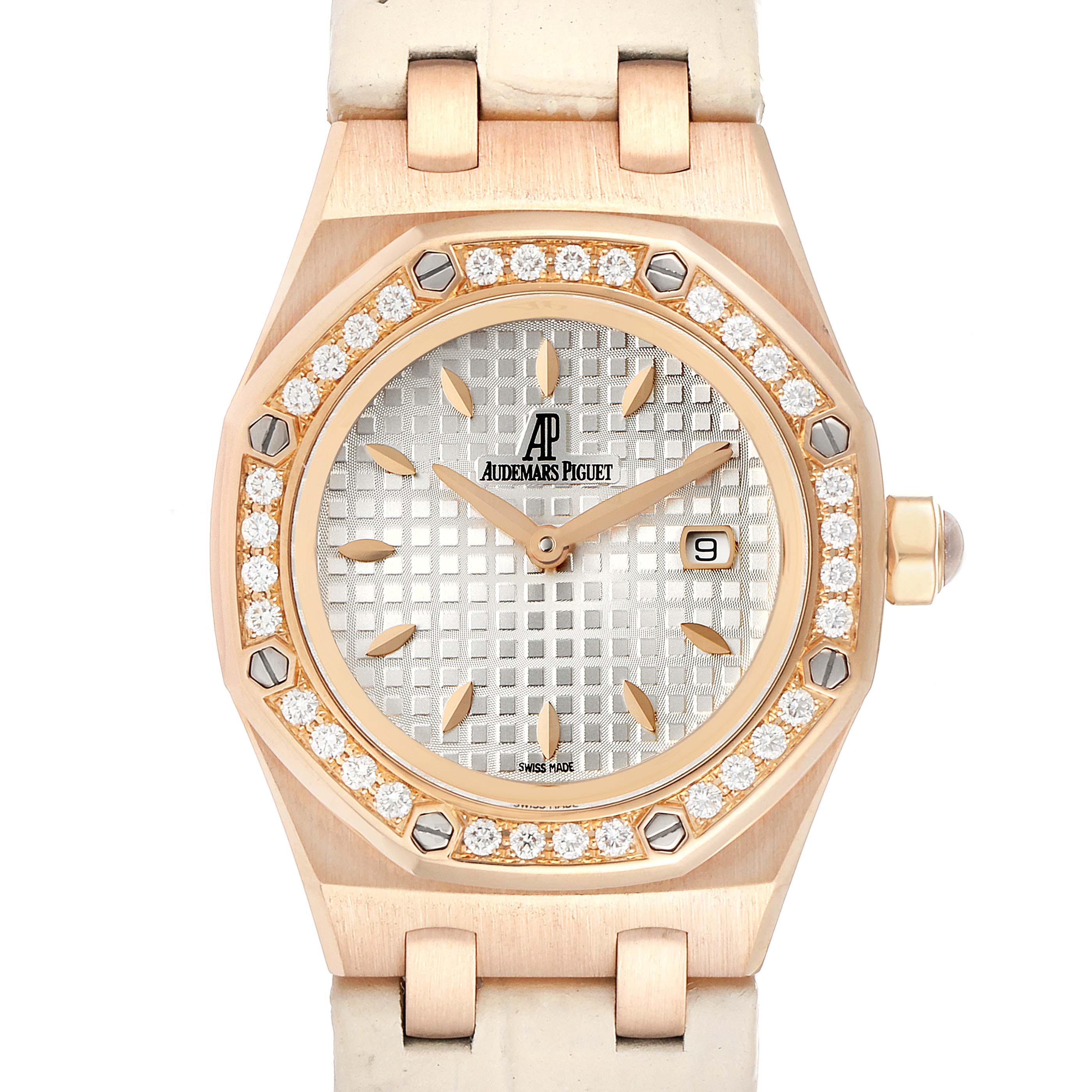 This image showcases the front view of an Audemars Piguet Royal Oak 67621OR.ZZ.D010CA.01 Women's Rose Gold Silver Dial 67621OR.ZZ.D010CA.01 Women's Rose Gold Silver Dial watch, highlighting the bezel, dial, hands, and date window.
