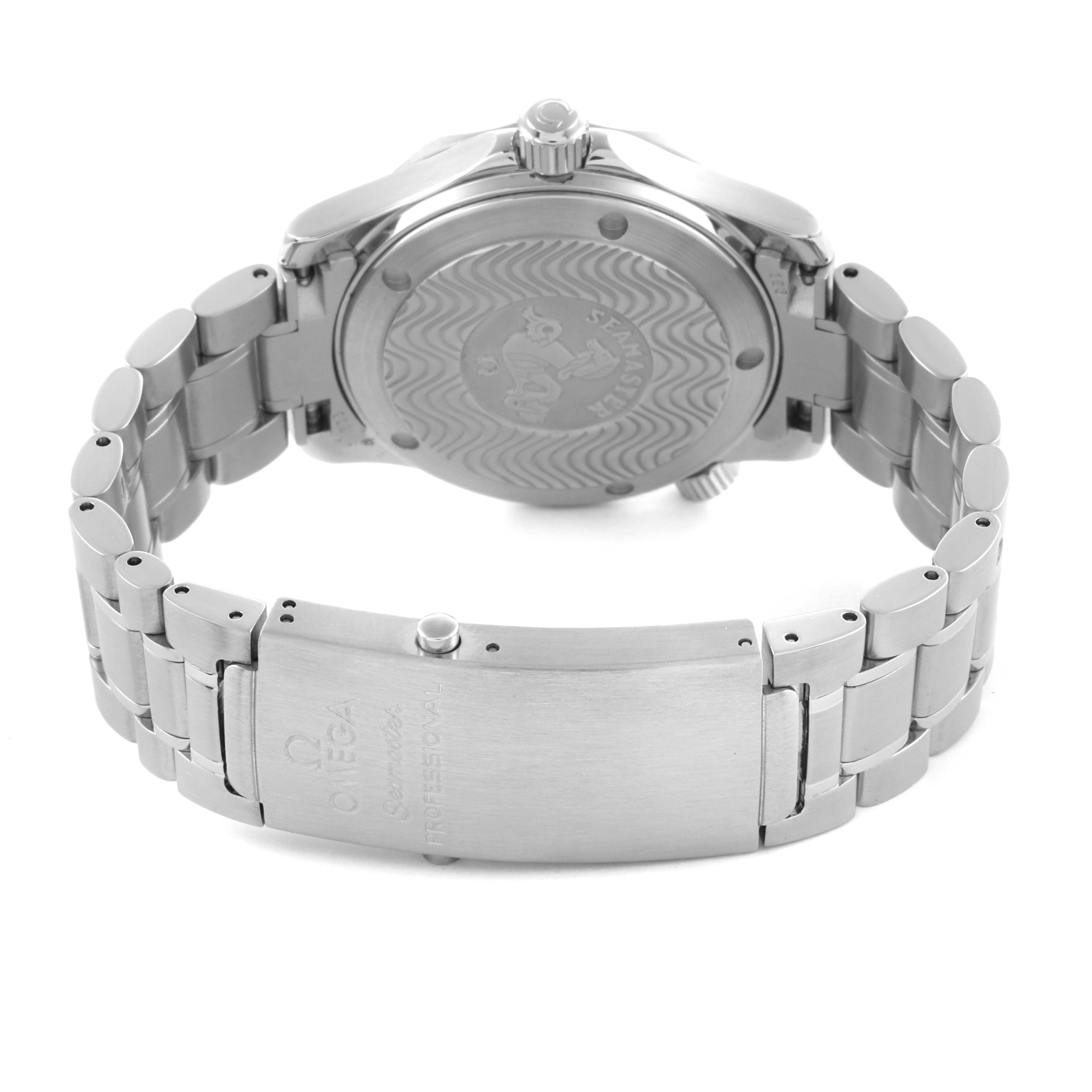 The image shows the back and bracelet of an Omega Seamaster 2262.50.00 Men
s Stainless Steel Black Dial 2262.50.00 Men
s Stainless Steel Black Dial watch, featuring the clasp and case back engraved with the Omega logo.