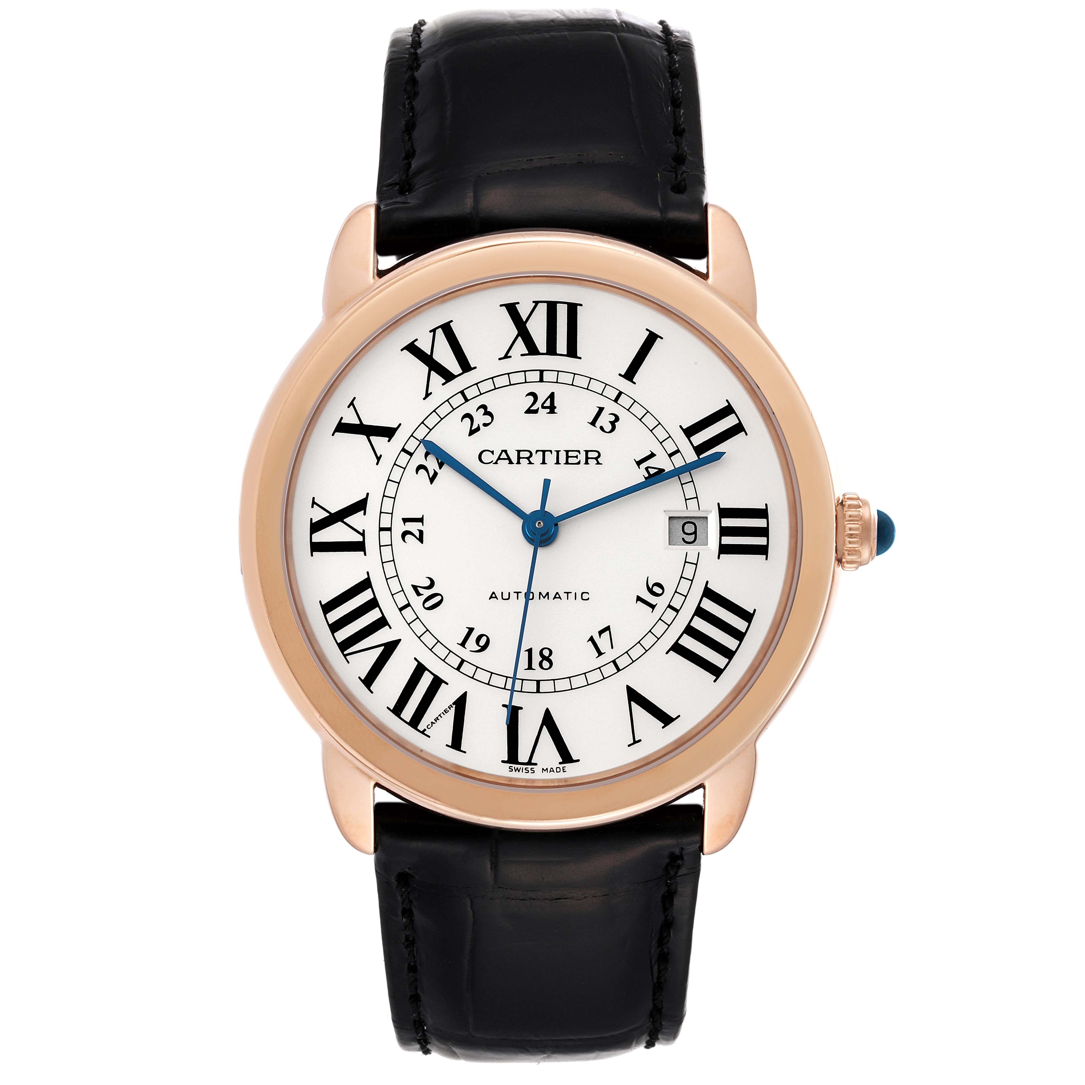 This Cartier Ronde W6701009 Men
s Rose Gold Silver Dial W6701009 Men
s Rose Gold Silver Dial watch is shown from a top-down angle, displaying its face, leather strap, and crown with a blue cabochon.