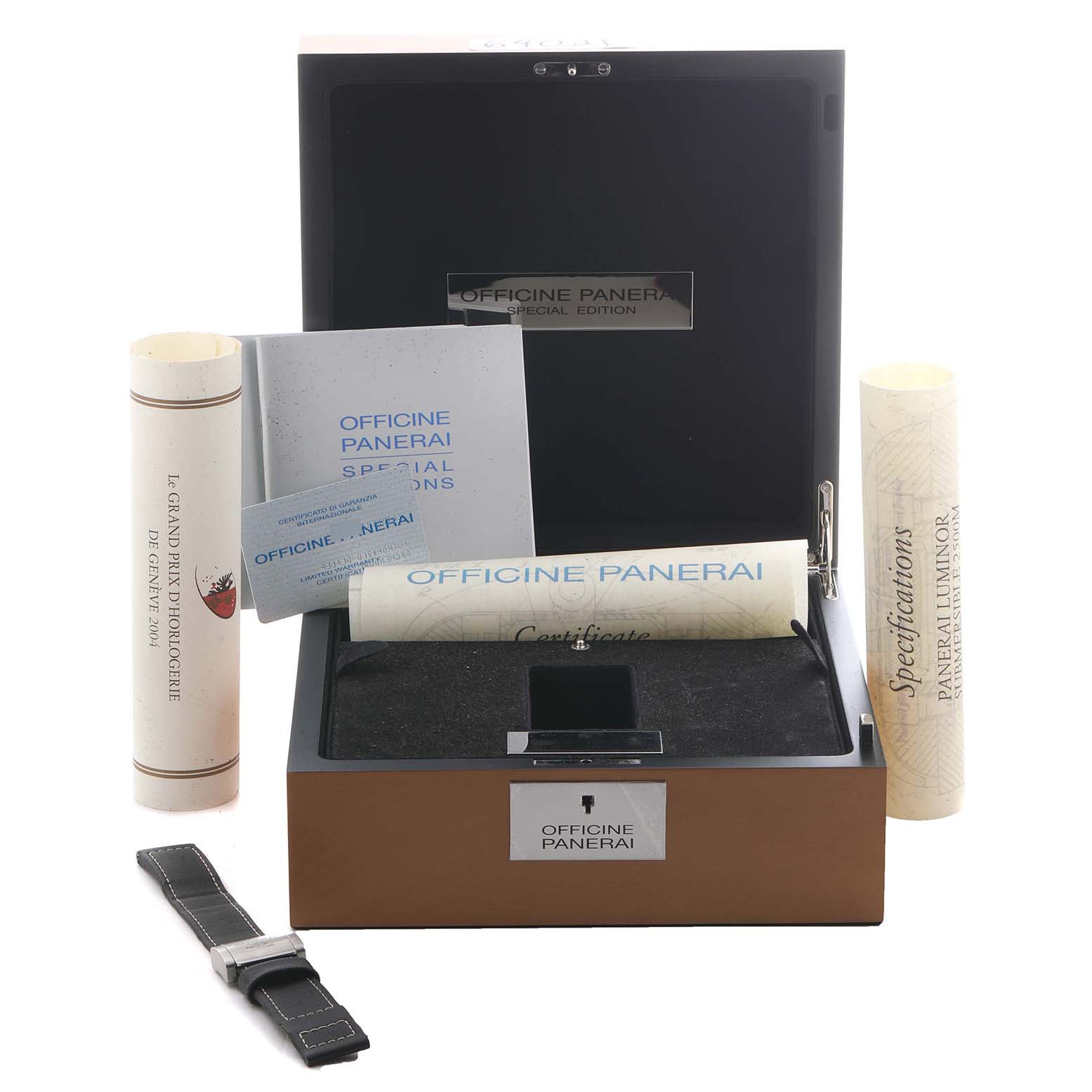 The image shows the accessories and packaging of a Panerai Submersible PAM00194 Men's Titanium Black Dial PAM00194 Men's Titanium Black Dial, including a strap, box, and documents.