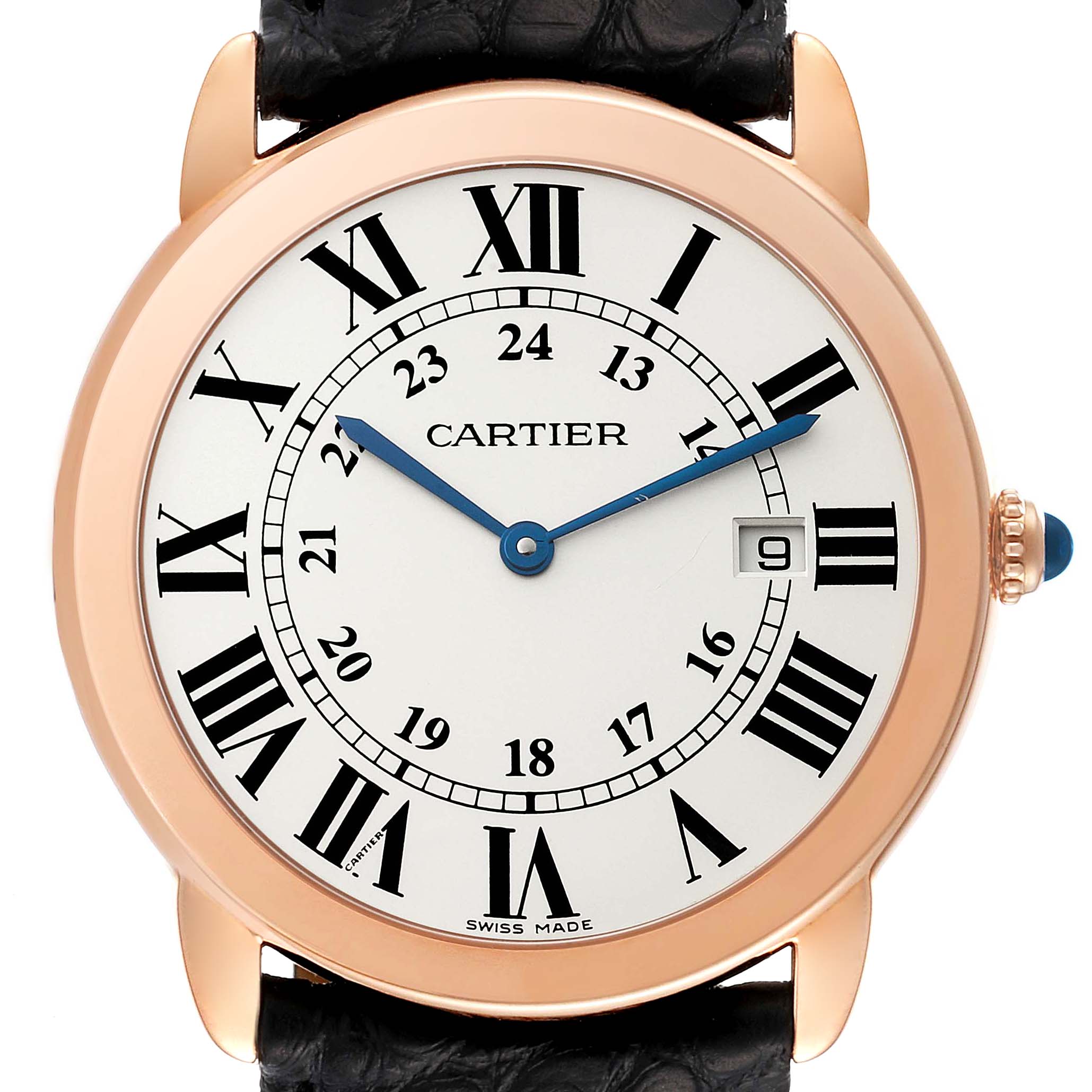 The image shows the front view of a Cartier Ronde W6701008 Men
s Rose Gold Silver Dial W6701008 Men
s Rose Gold Silver Dial model watch, featuring a white dial, Roman numerals, and blue hands.