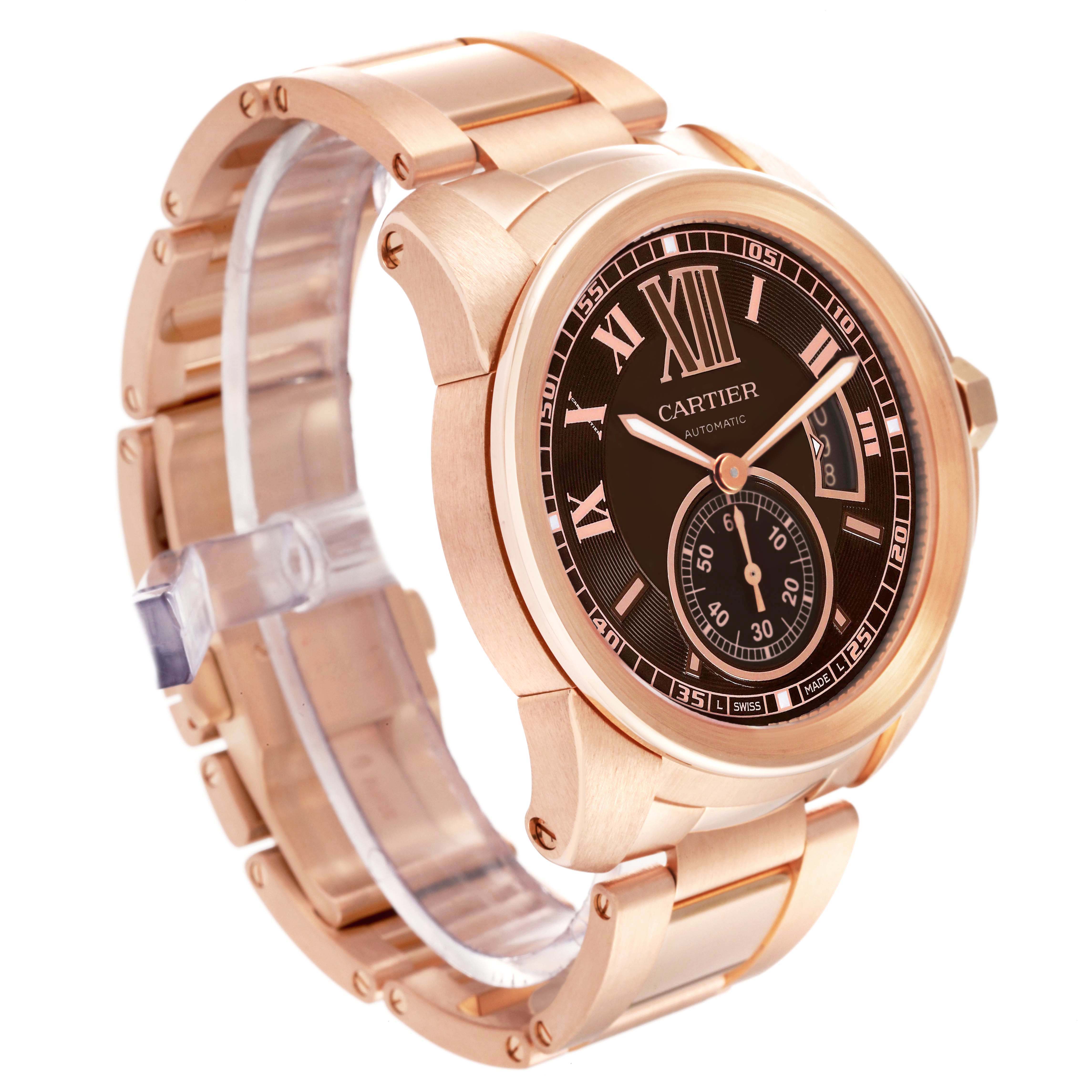 The image shows a side and front angle of a Calibre de Cartier watch by Cartier, highlighting its rose gold case and bracelet.