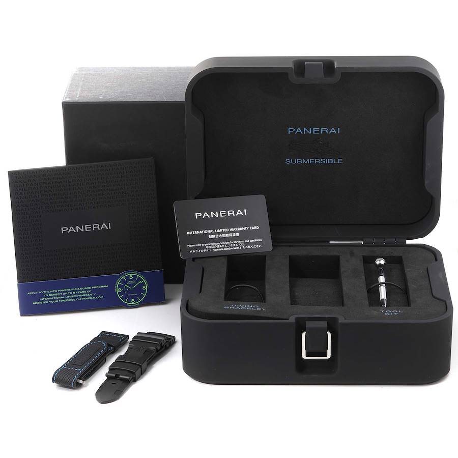Panerai Submersible Watch Titanium PAM00692 | SwissWatchExpo