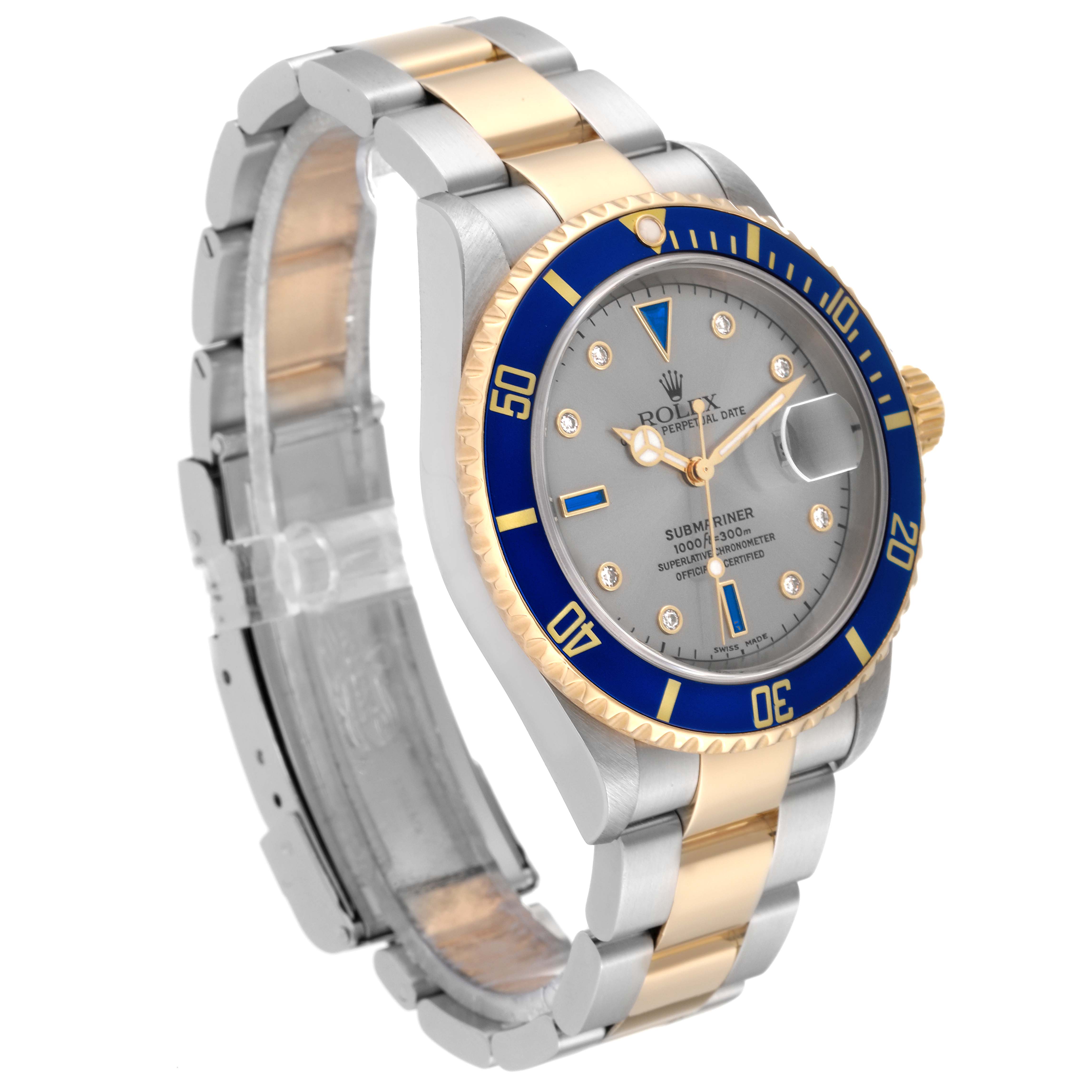 The image shows a side angle view of the Rolex Submariner 16613 Men
s Steel and Gold (two tone) Grey Dial 16613 Men
s Steel and Gold (two tone) Grey Dial watch featuring its dial, bezel, and bracelet.