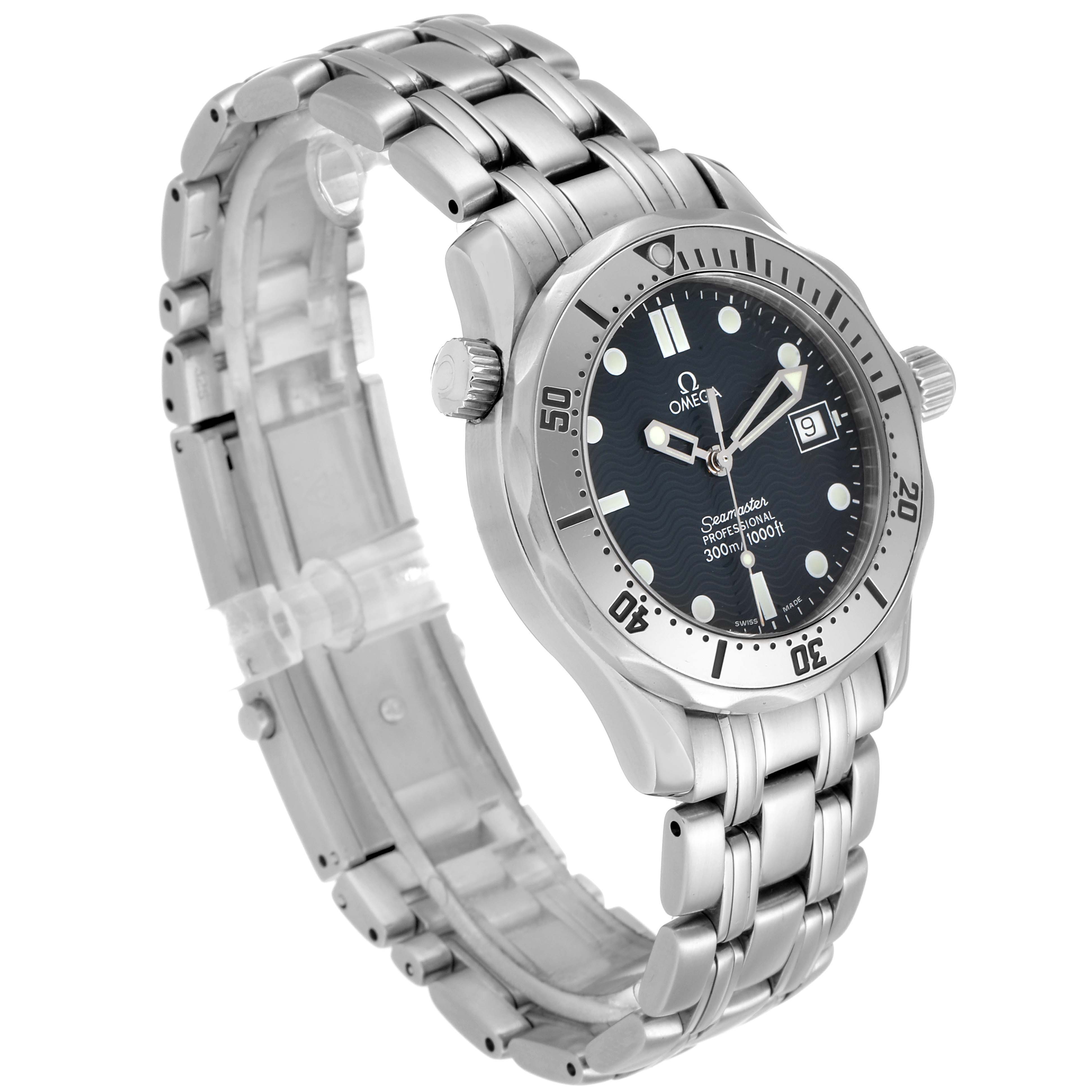 The image shows an Omega Seamaster 2562.80.00 Men
s Stainless Steel Blue Dial 2562.80.00 Men
s Stainless Steel Blue Dial watch at a slight angle, showcasing the face, bezel, crown, and stainless steel bracelet.