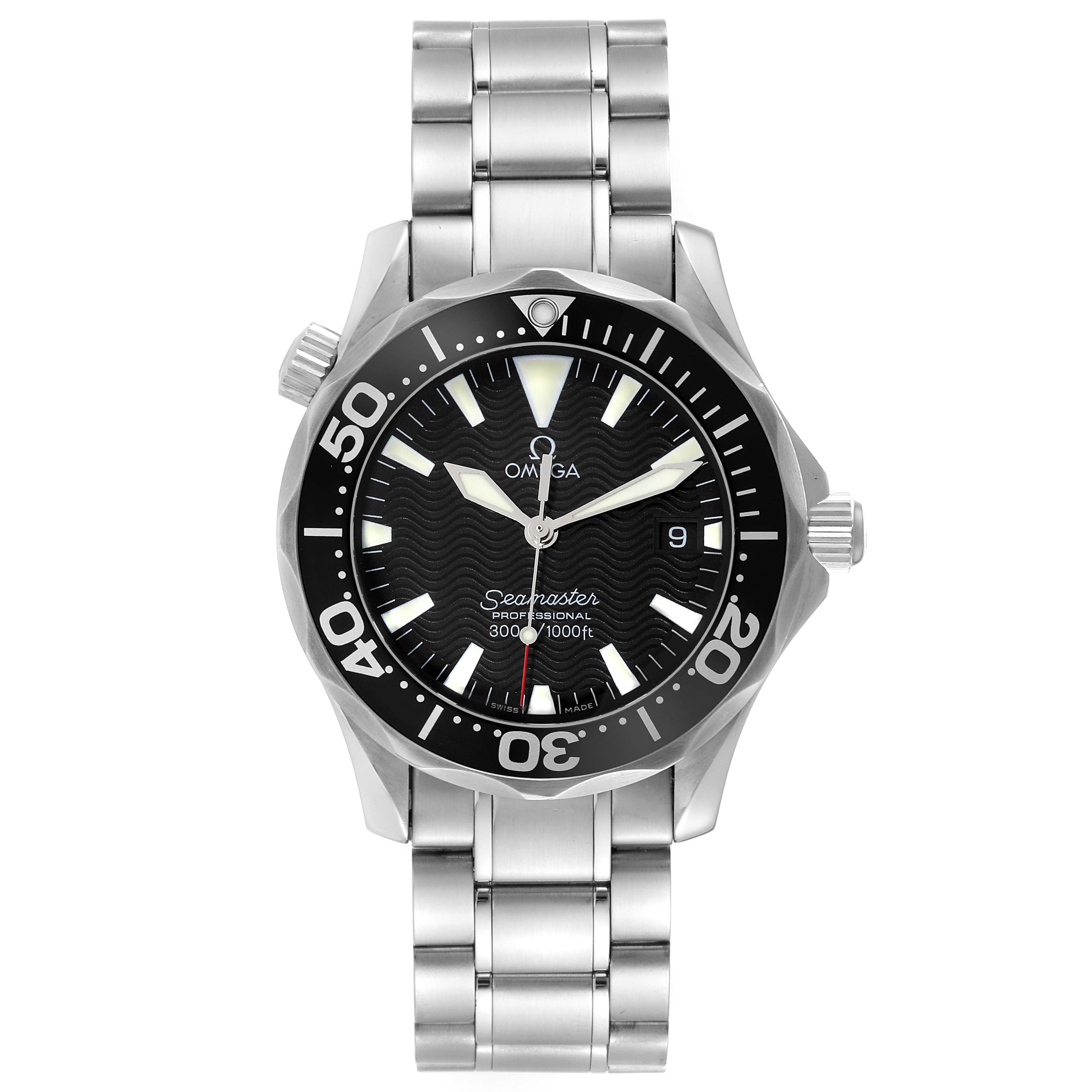 This image shows a front view of an Omega Seamaster 2262.50.00 Men
s Stainless Steel Black Dial 2262.50.00 Men
s Stainless Steel Black Dial watch, highlighting its dial, bezel, and stainless steel bracelet.