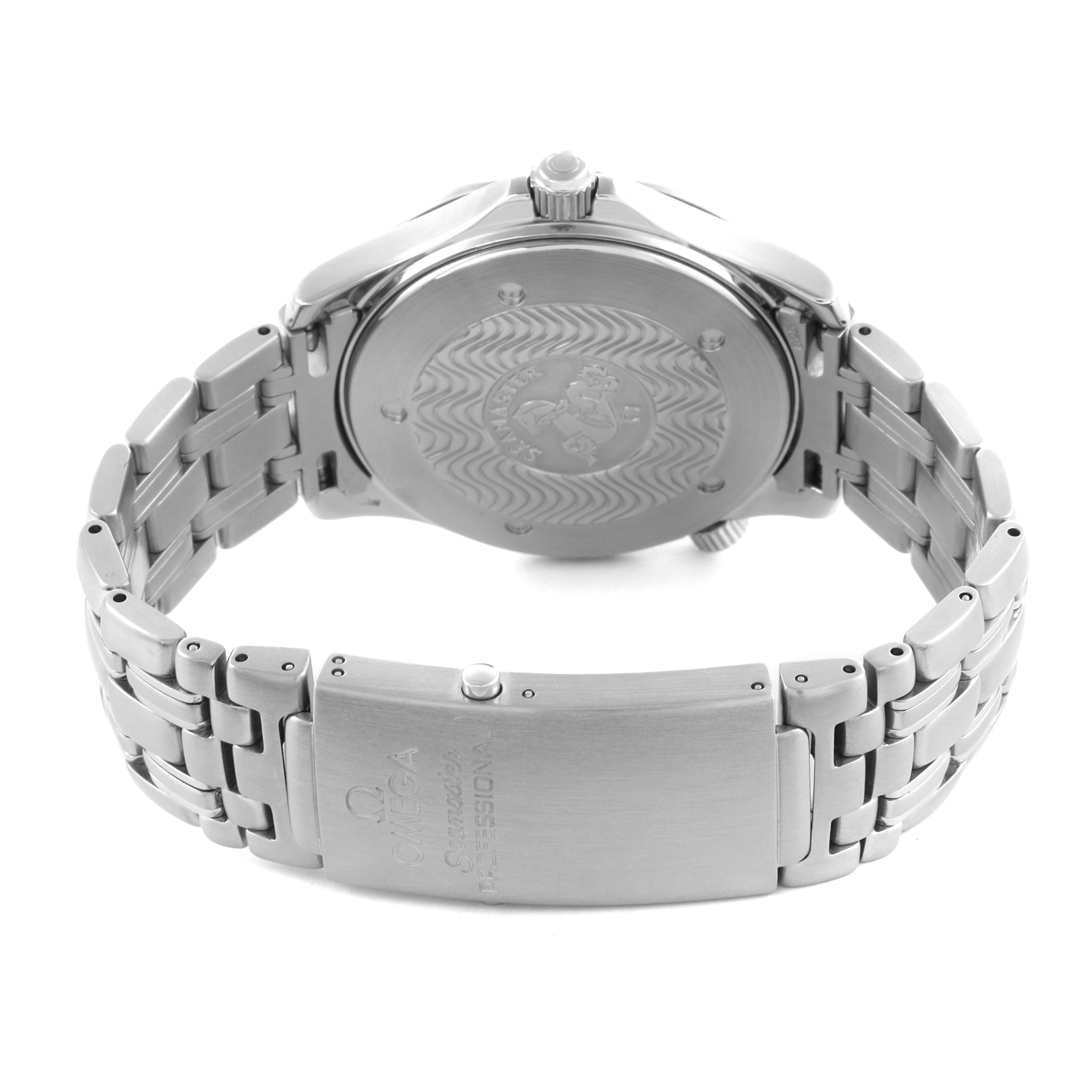 The image shows the back and bracelet of the Omega Seamaster 2531.80.00 Men
s Stainless Steel Blue Dial 2531.80.00 Men
s Stainless Steel Blue Dial, highlighting the clasp and case back details.