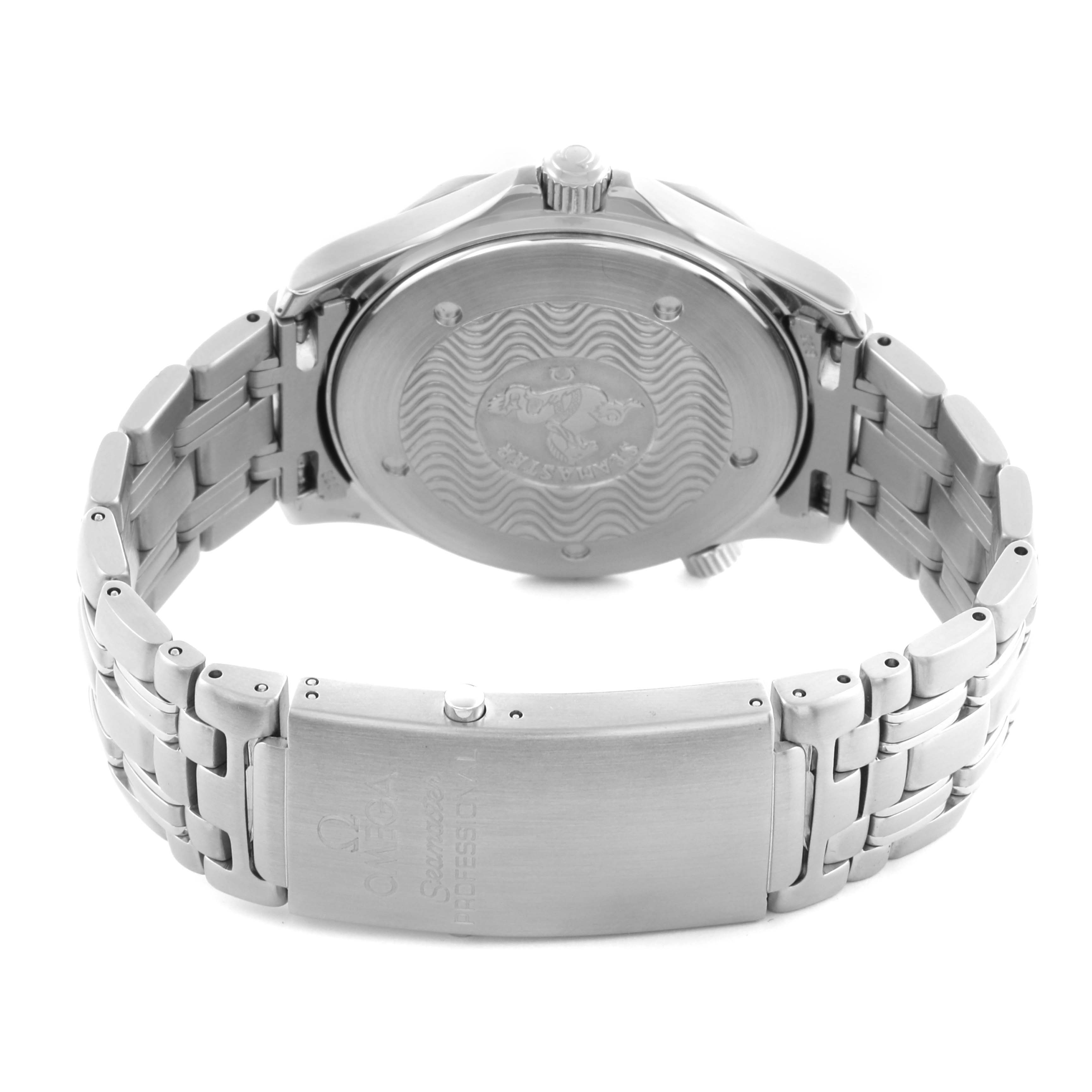 The image shows the back and bracelet of an Omega Seamaster 2531.80.00 Men
s Stainless Steel Blue Dial 2531.80.00 Men
s Stainless Steel Blue Dial, highlighting the case back design and clasp.