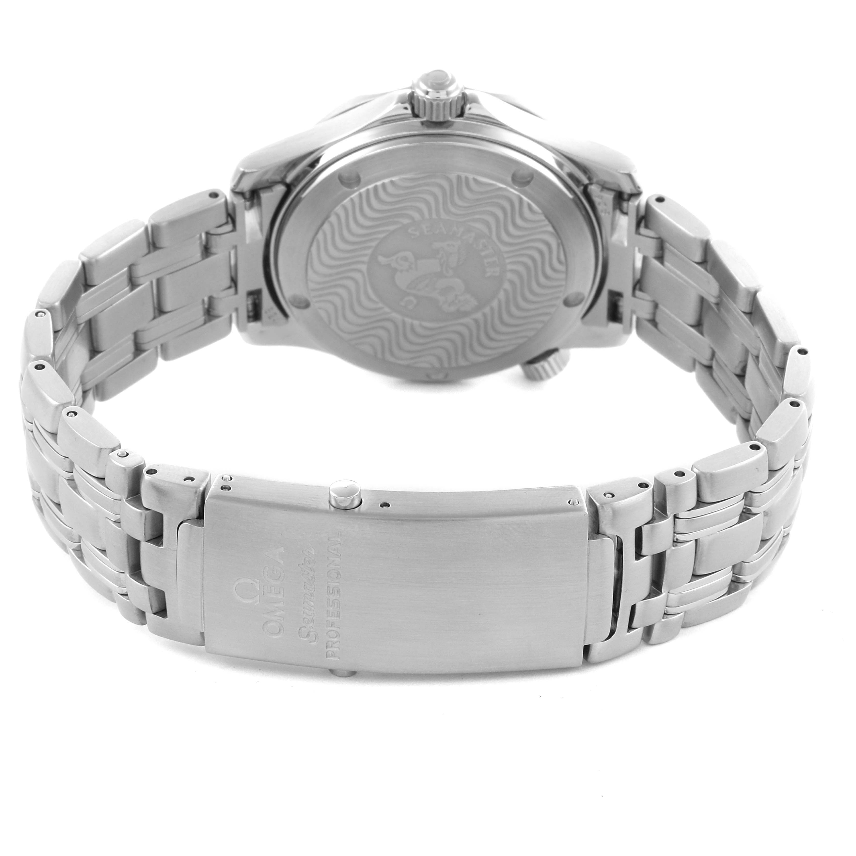 The image shows the back and clasp of the Omega Seamaster 2551.80.00 Men
s Stainless Steel Blue Dial 2551.80.00 Men
s Stainless Steel Blue Dial watch, highlighting the engraved case back and metal bracelet.