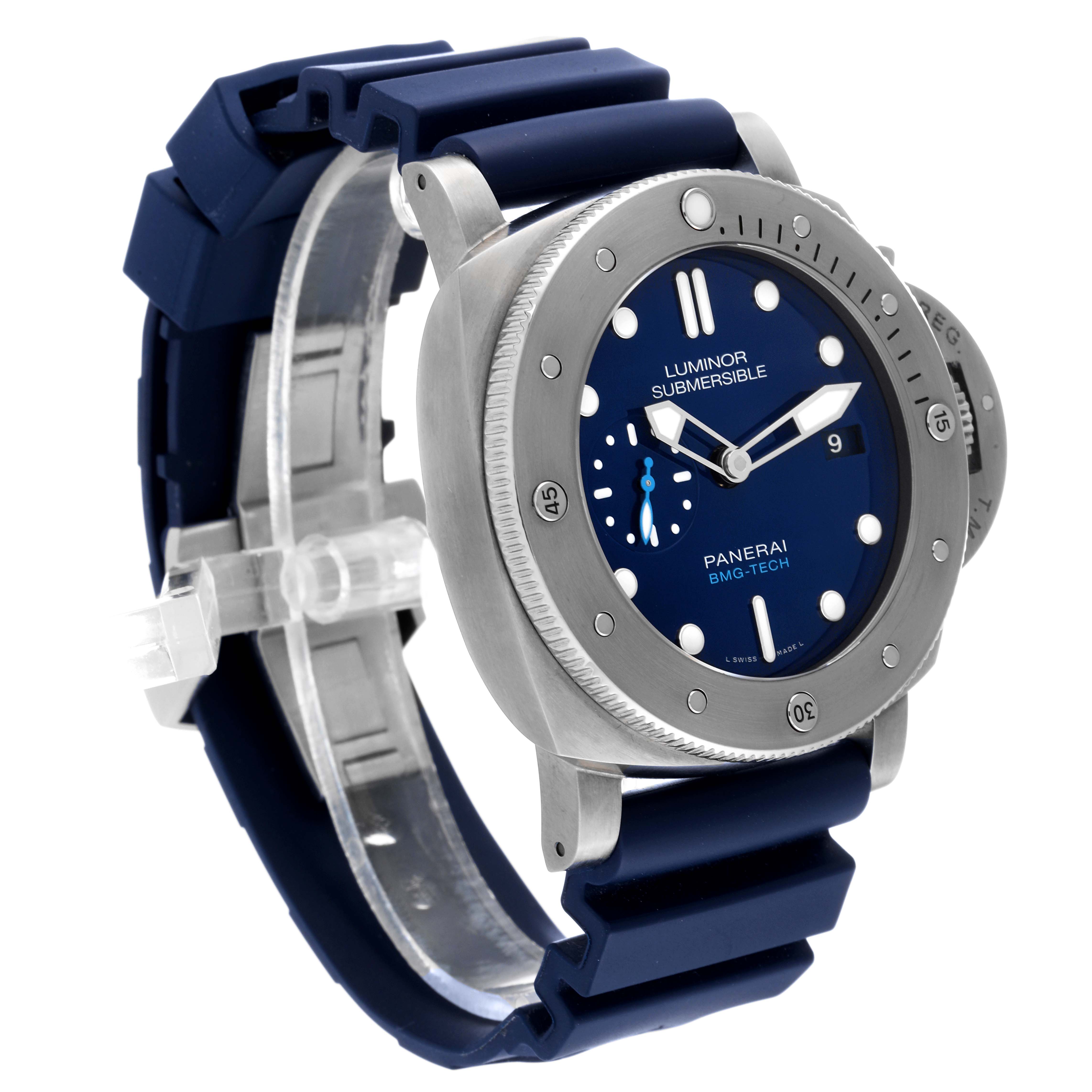 The image shows a Panerai Luminor Submersible BMG-TECH watch from a three-quarter angle highlighting its face, bezel, and strap.
