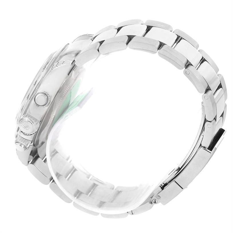 The image shows a Rolex Daytona 116520 Men
s Stainless Steel Black Dial 116520 Men
s Stainless Steel Black Dial watch from a side angle, mainly highlighting the bracelet and part of the case.