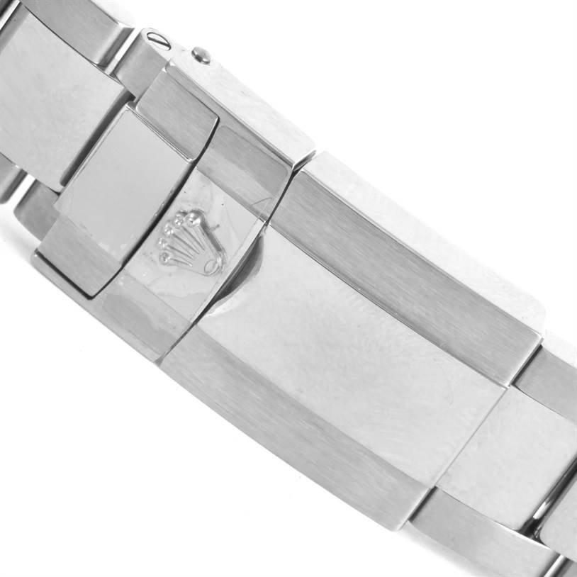 The image shows the clasp and bracelet of a Rolex Daytona 116520 Men
s Stainless Steel Black Dial 116520 Men
s Stainless Steel Black Dial watch, viewed from a close-up angle.