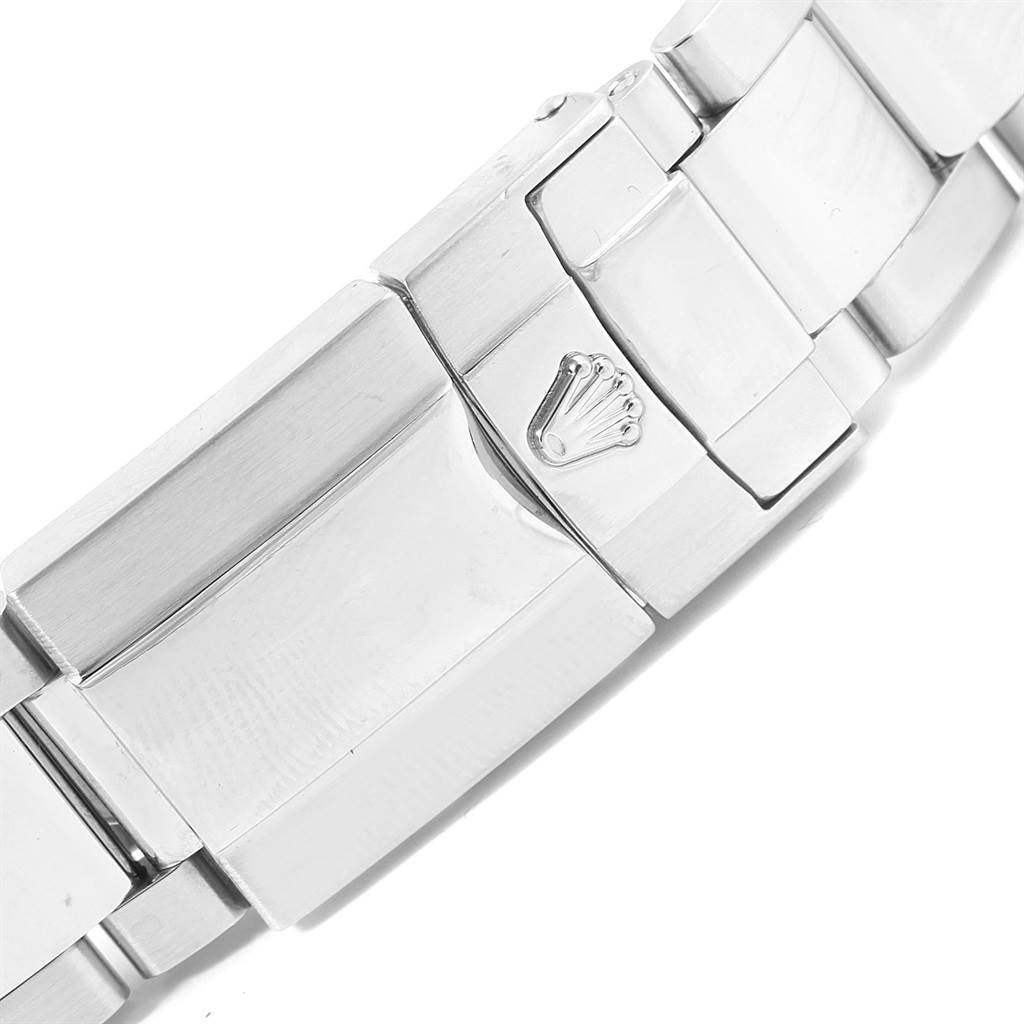 This image shows a close-up of the clasp and links of a Rolex Daytona 116520 Men's Stainless Steel Black Dial 116520 Men's Stainless Steel Black Dial watch bracelet.