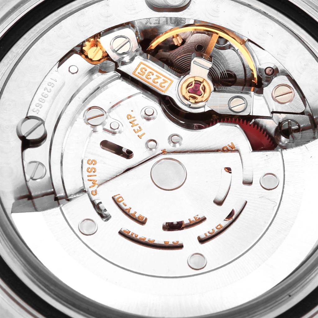 This image shows a close-up of the movement mechanism inside a Rolex Yacht-Master 168622 Men
s Stainless Steel Silver Dial 168622 Men
s Stainless Steel Silver Dial watch.